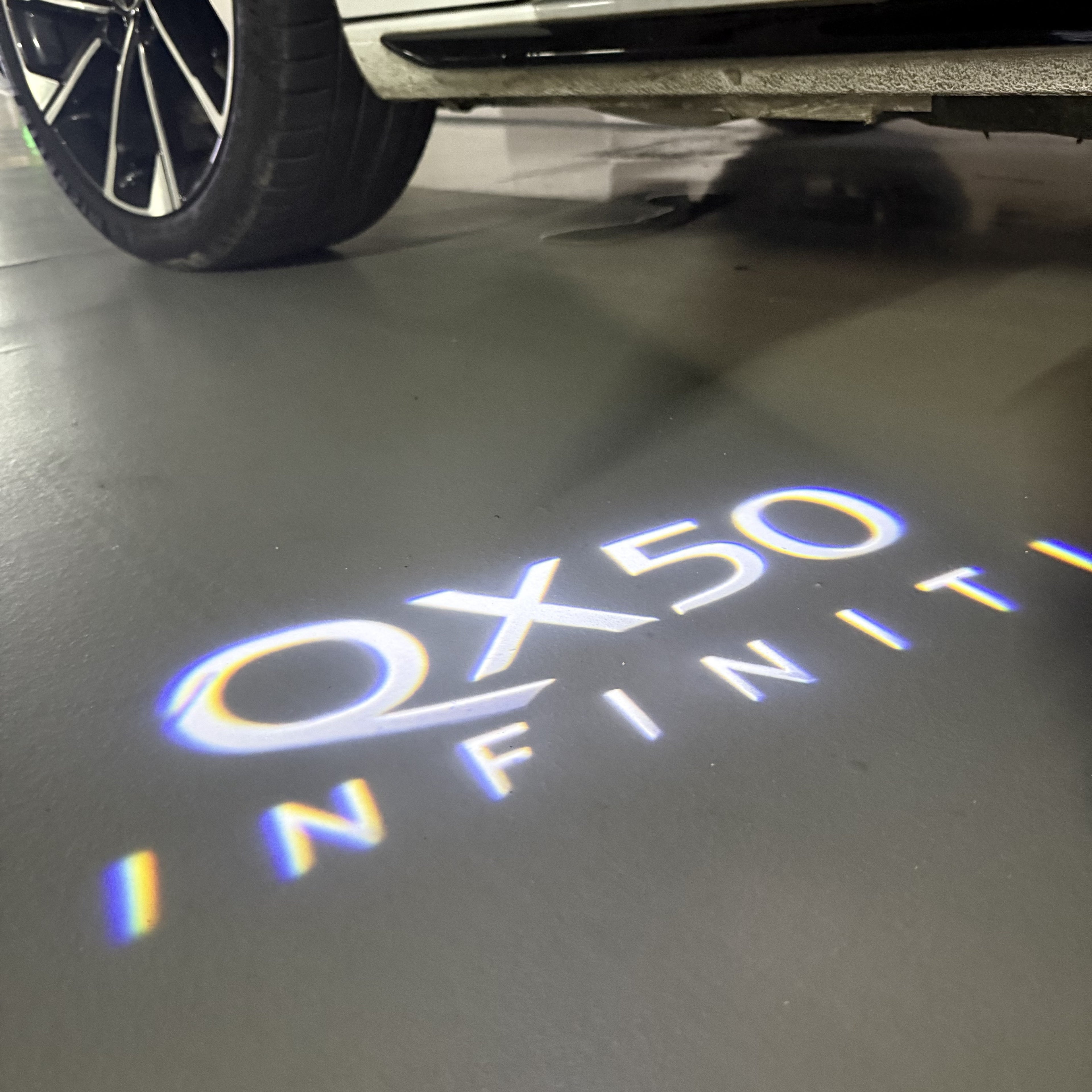 LUCI PROIETTORI LOGO INFINITI QX56 Nr.74 (quantità 1 = 1 set / 2 luci porta)