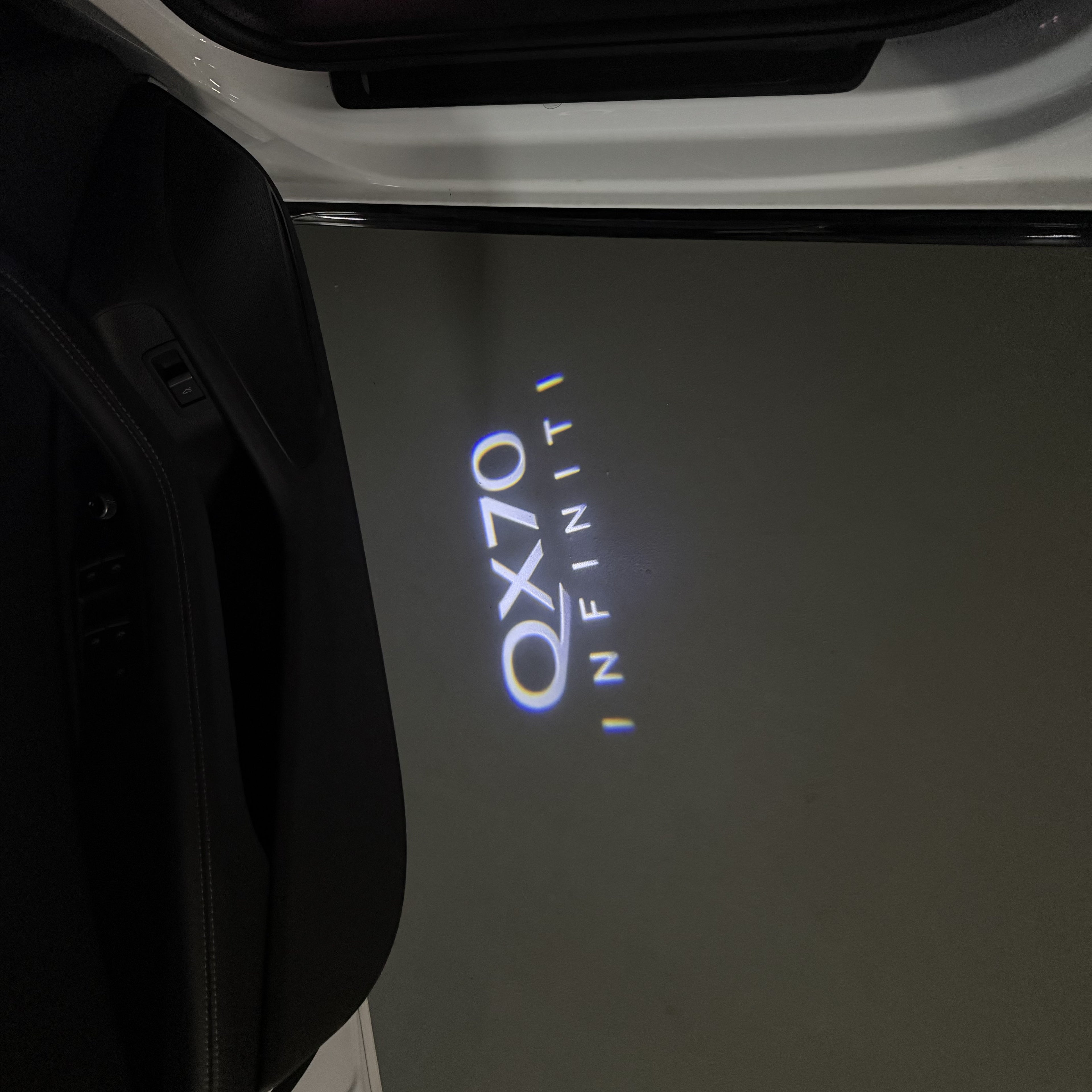 INFINTI QX56 LOGO PROJECROTR LIGHTS Nr.74 (Menge 1 = 1 Sets/2 Türleuchten)