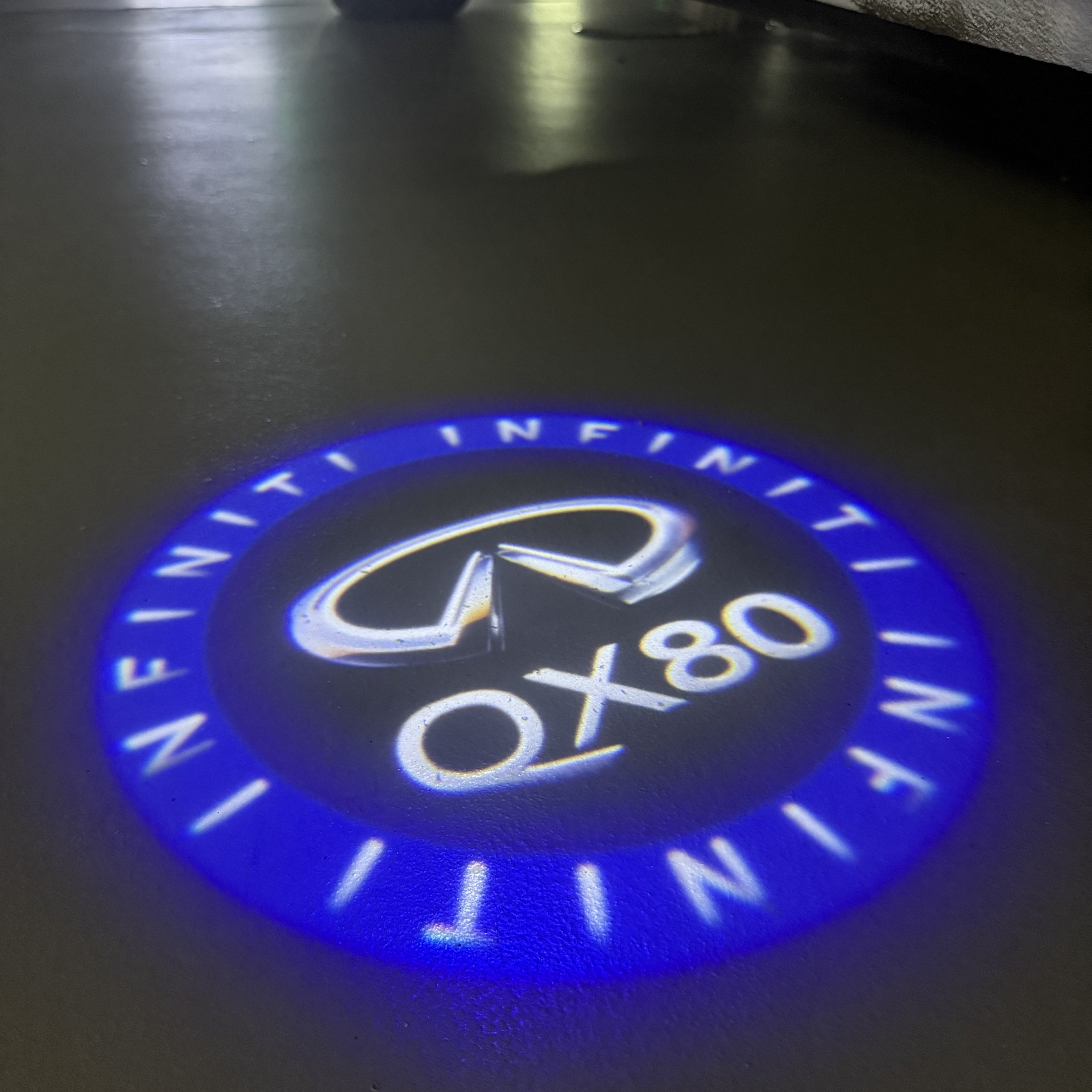 LUCI PROIETTORI LOGO INFINITI QX56 Nr.74 (quantità 1 = 1 set / 2 luci porta)