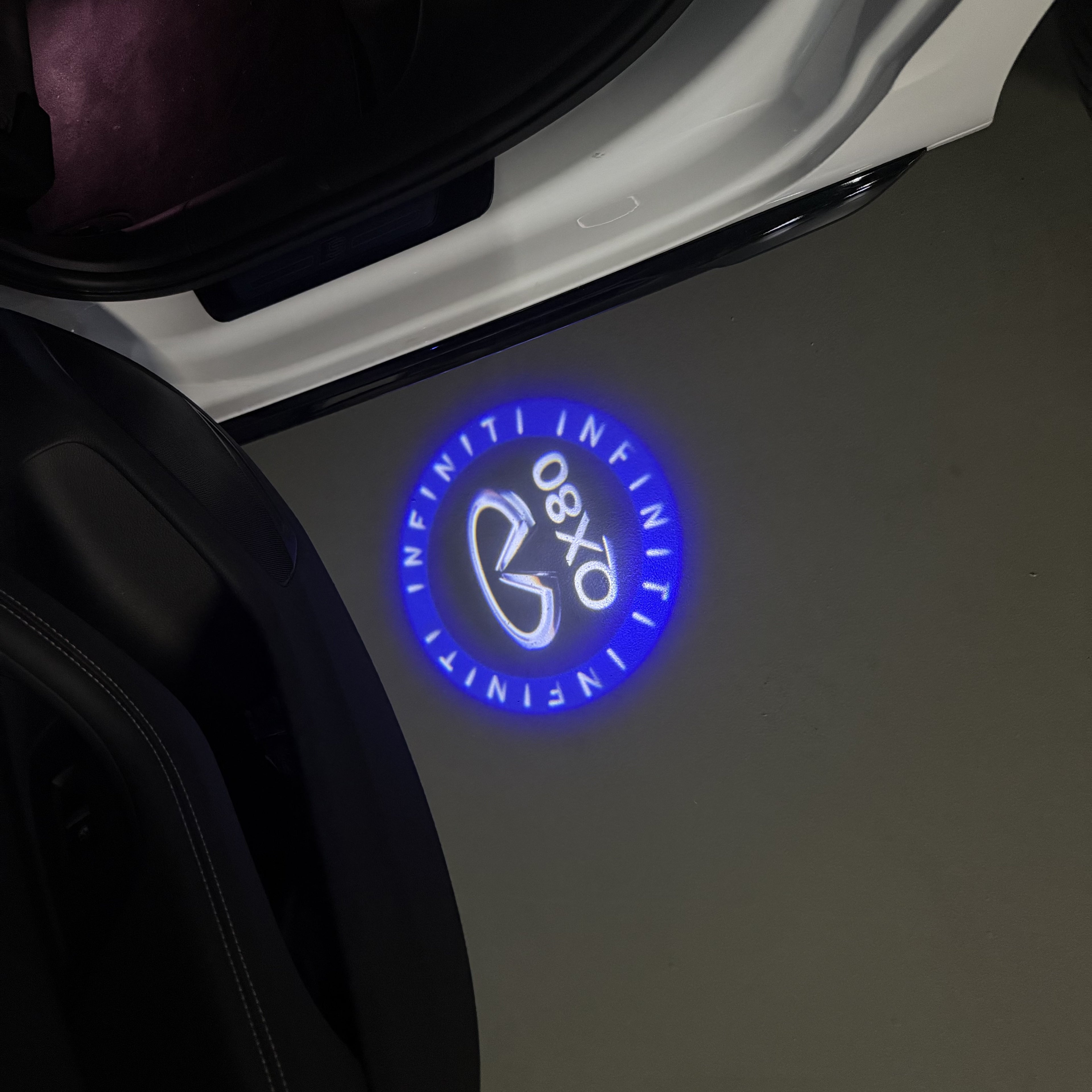LUCI PROIETTORI LOGO INFINITI QX56 Nr.74 (quantità 1 = 1 set / 2 luci porta)