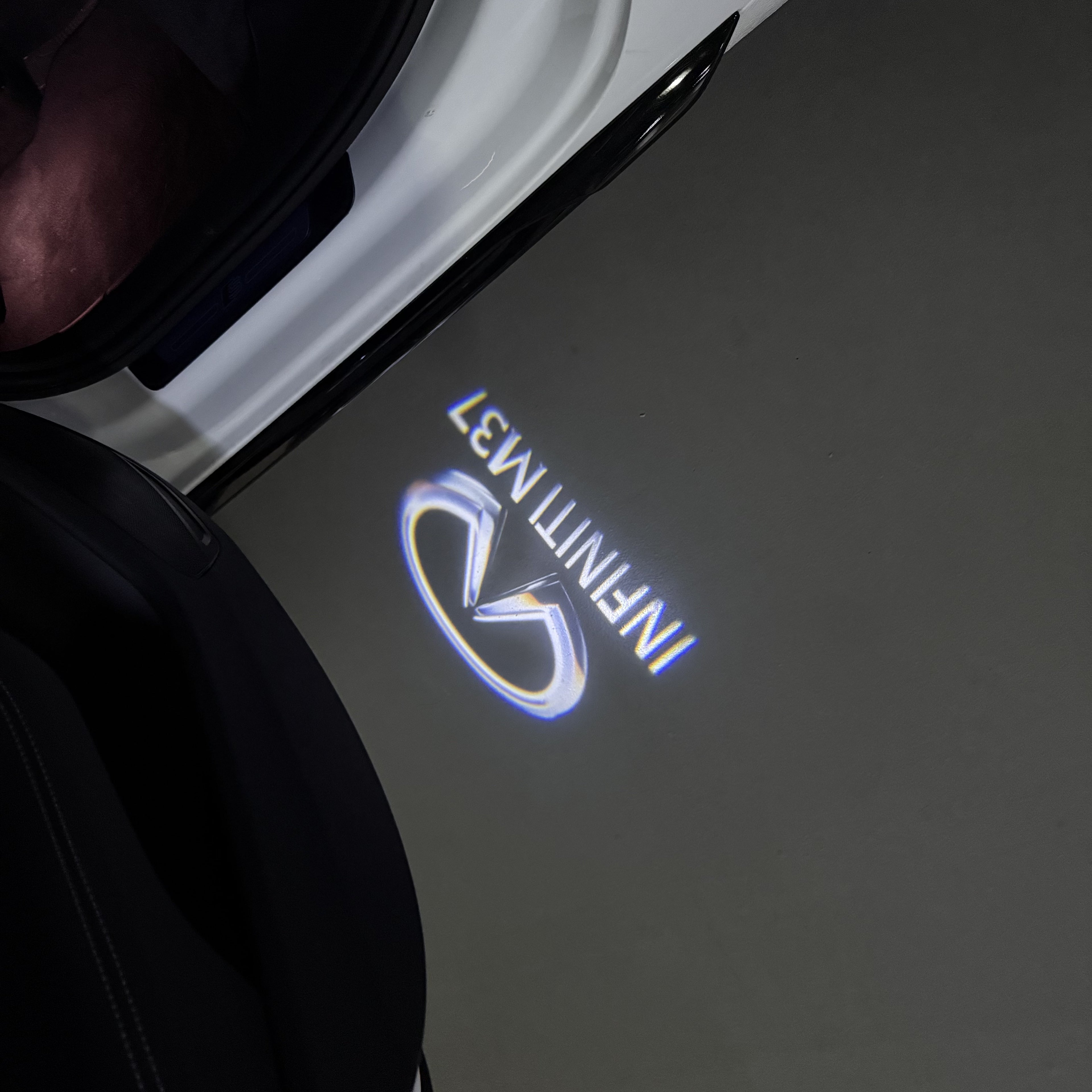 INFINTI QX56 LOGO PROJECROTR LIGHTS Nr.74 (Menge 1 = 1 Sets/2 Türleuchten)