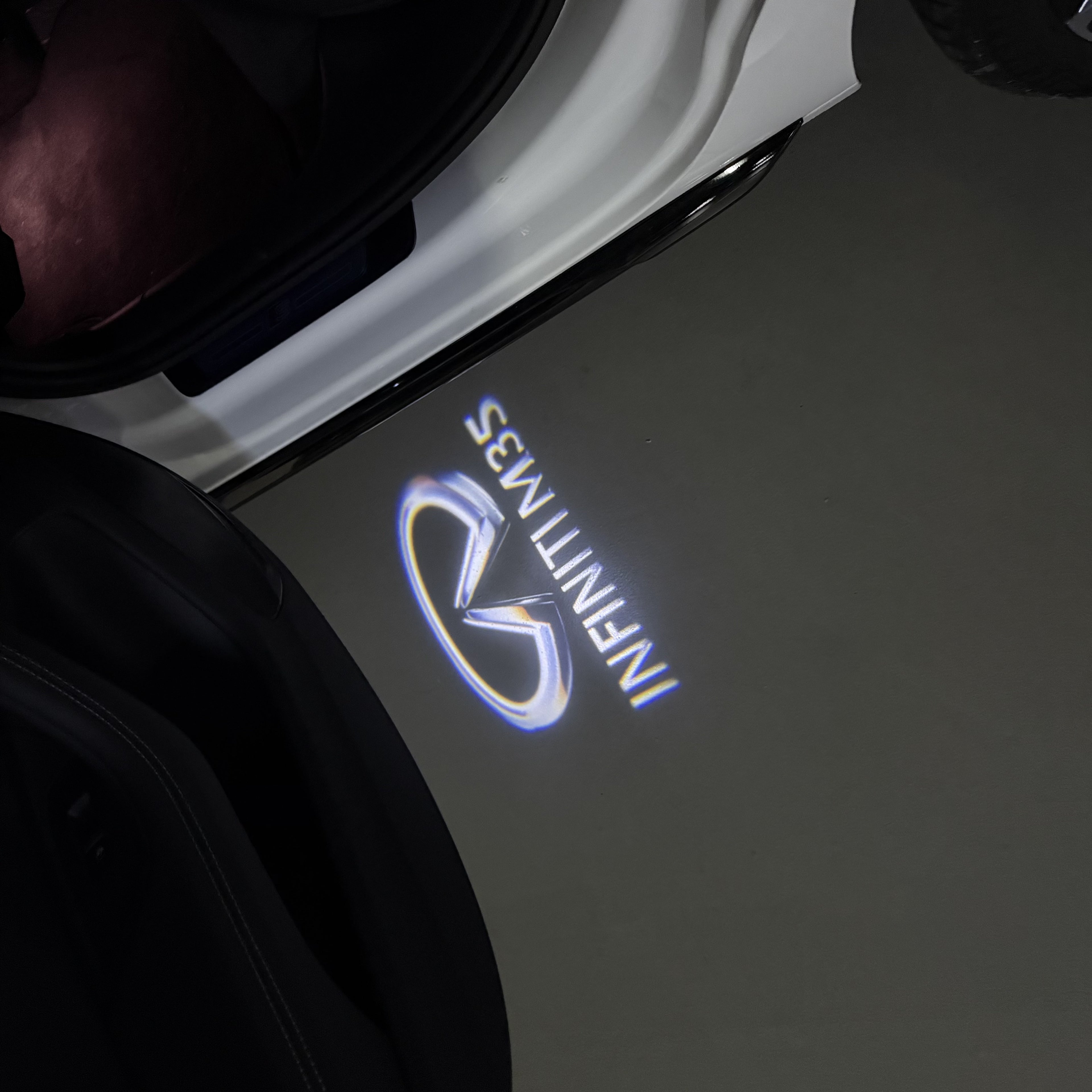 INFINTI QX56 LOGO PROJECROTR LIGHTS Nr.74 (Menge 1 = 1 Sets/2 Türleuchten)