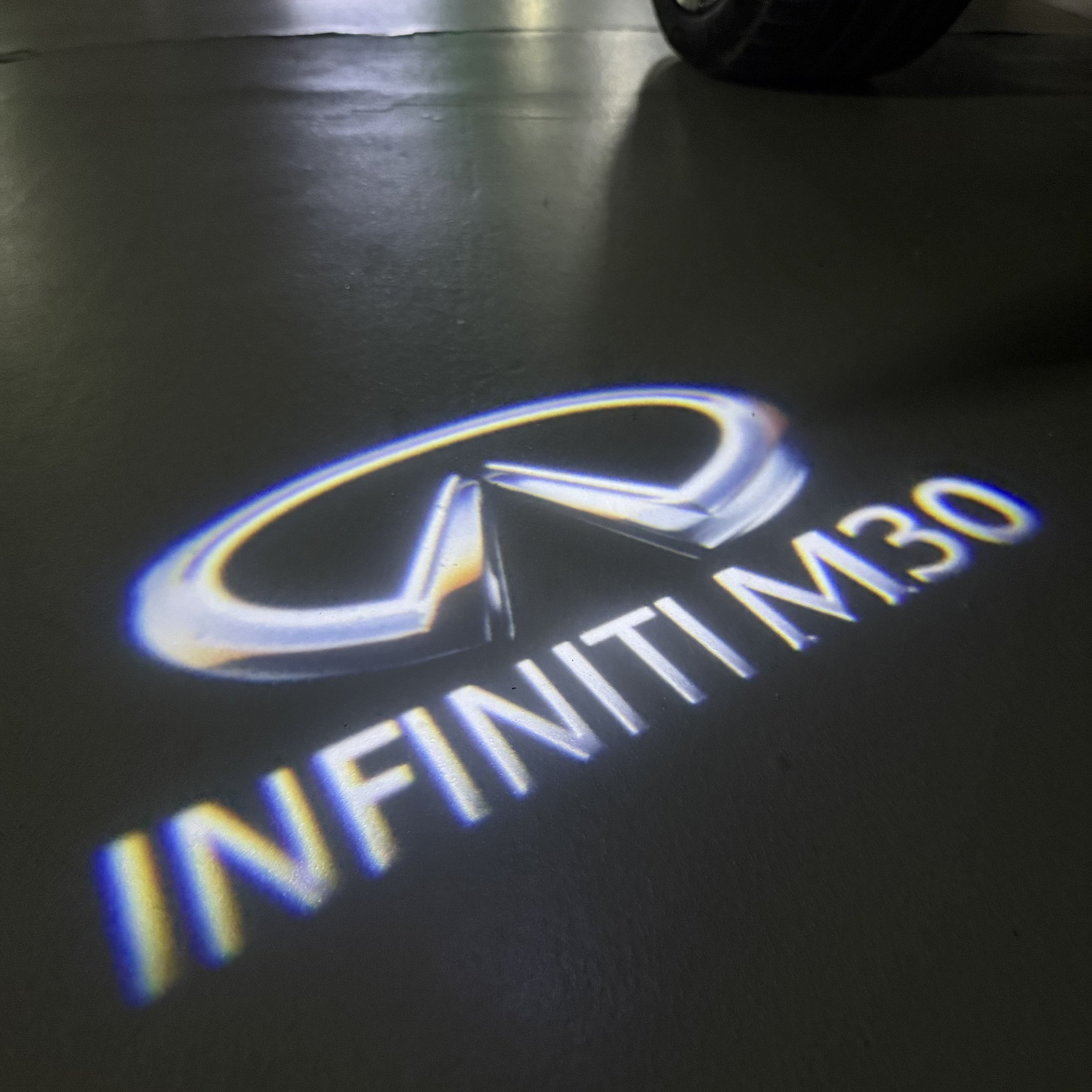 INFINTI QX56 LOGO PROJECROTR LIGHTS Nr.74 (Menge 1 = 1 Sets/2 Türleuchten)