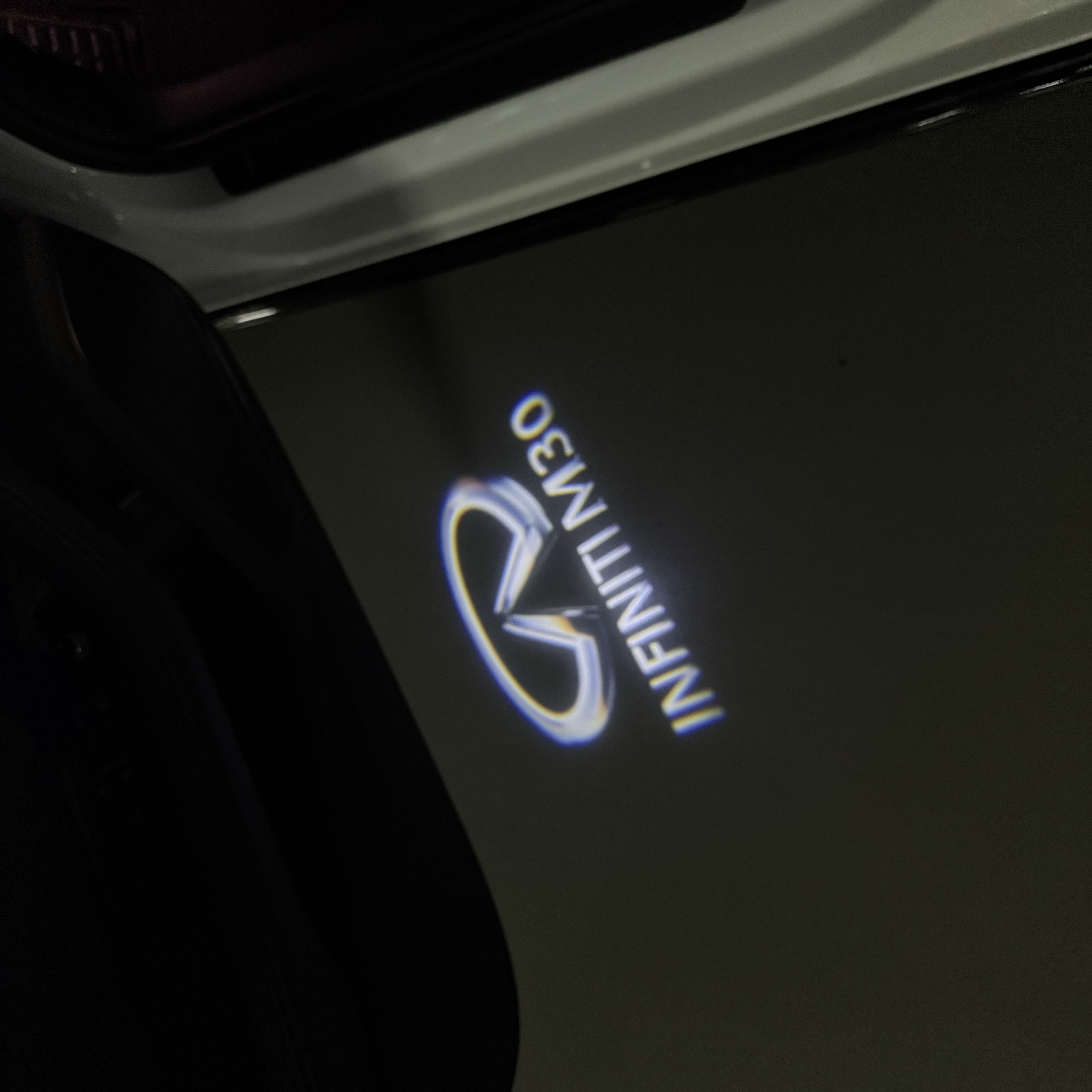 INFINTI QX56 LOGO PROJECROTR LIGHTS Nr.74 (Menge 1 = 1 Sets/2 Türleuchten)