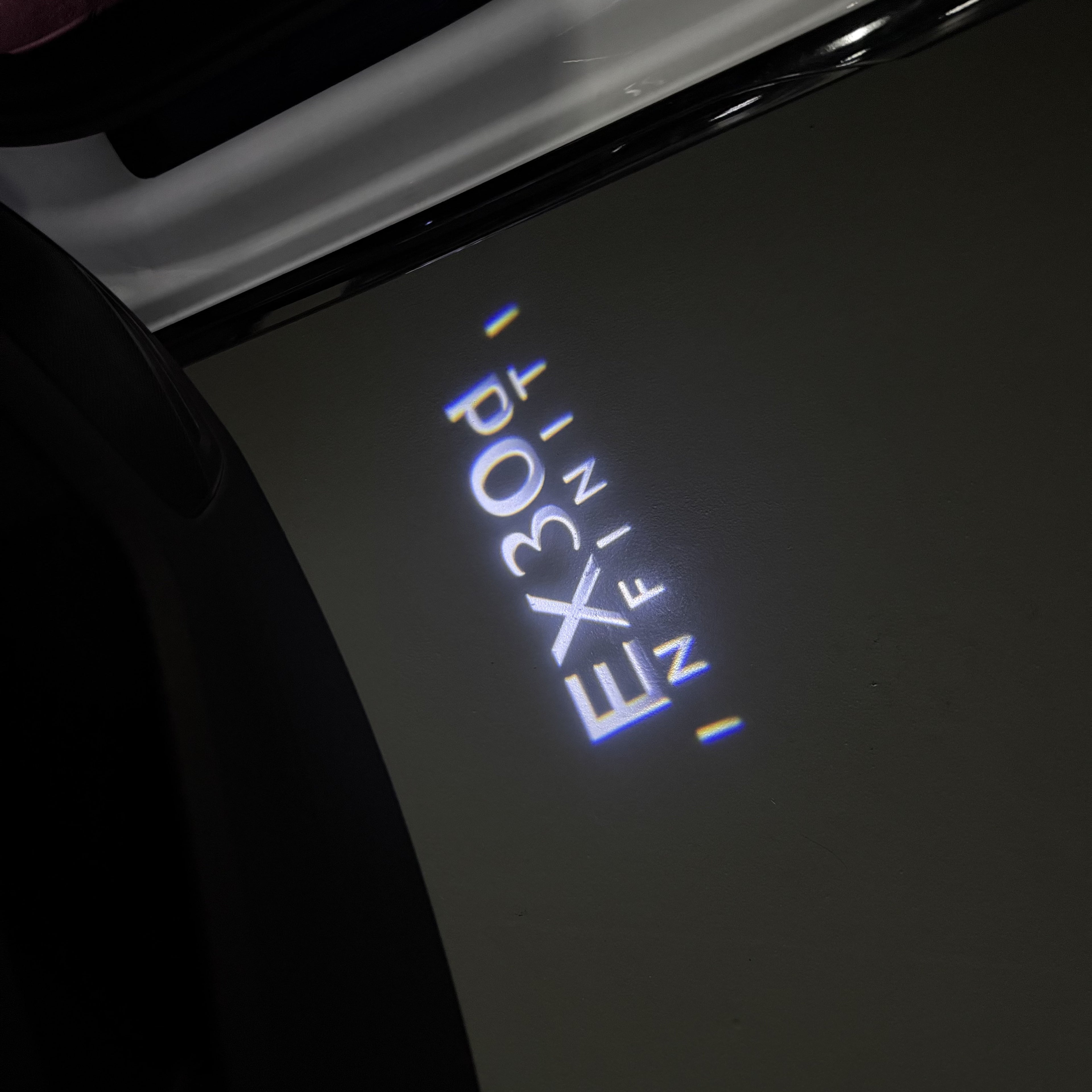 INFINTI QX56 LOGO PROJECROTR LIGHTS Nr.74 (Menge 1 = 1 Sets/2 Türleuchten)