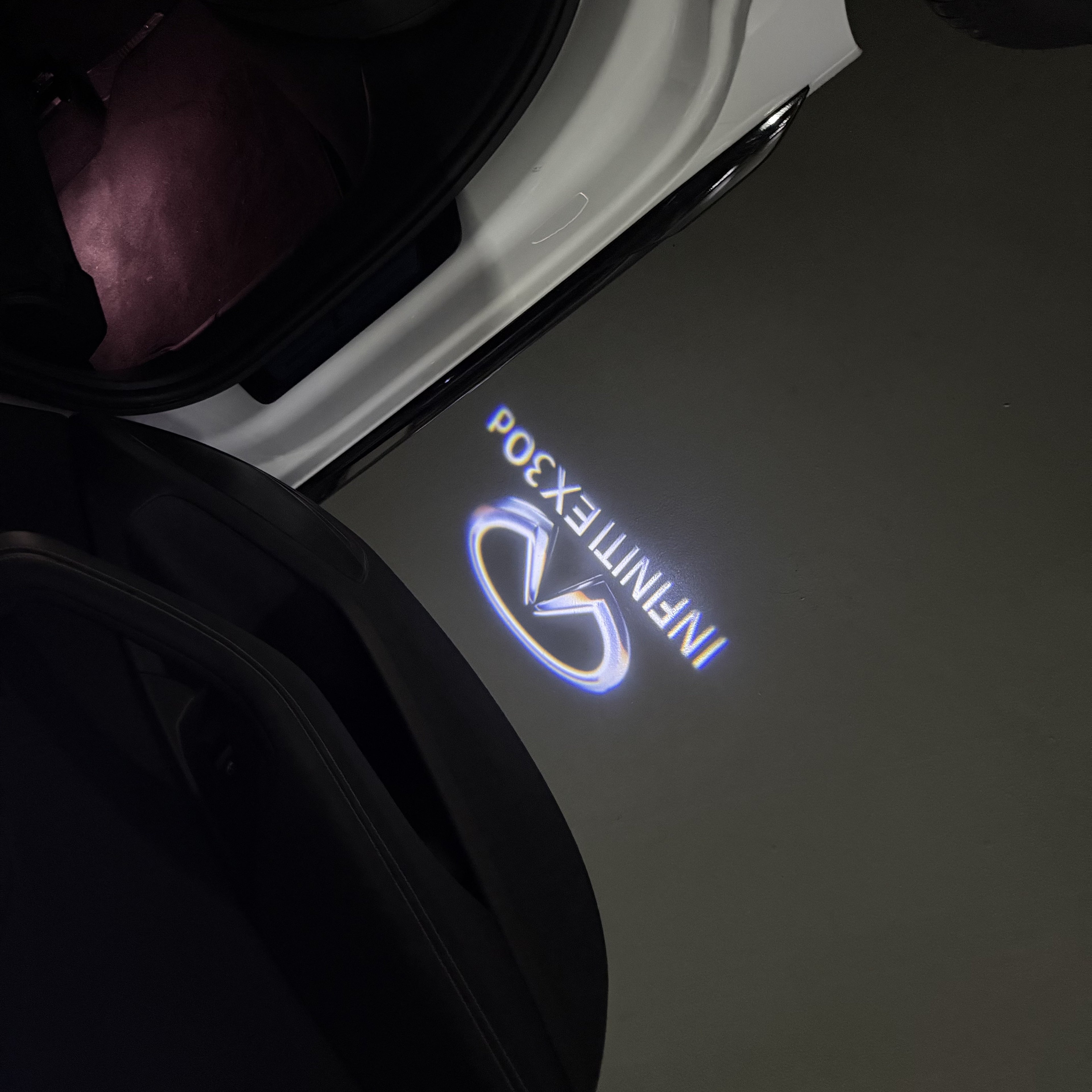 INFINTI QX56 LOGO PROJECROTR LIGHTS Nr.74 (Menge 1 = 1 Sets/2 Türleuchten)