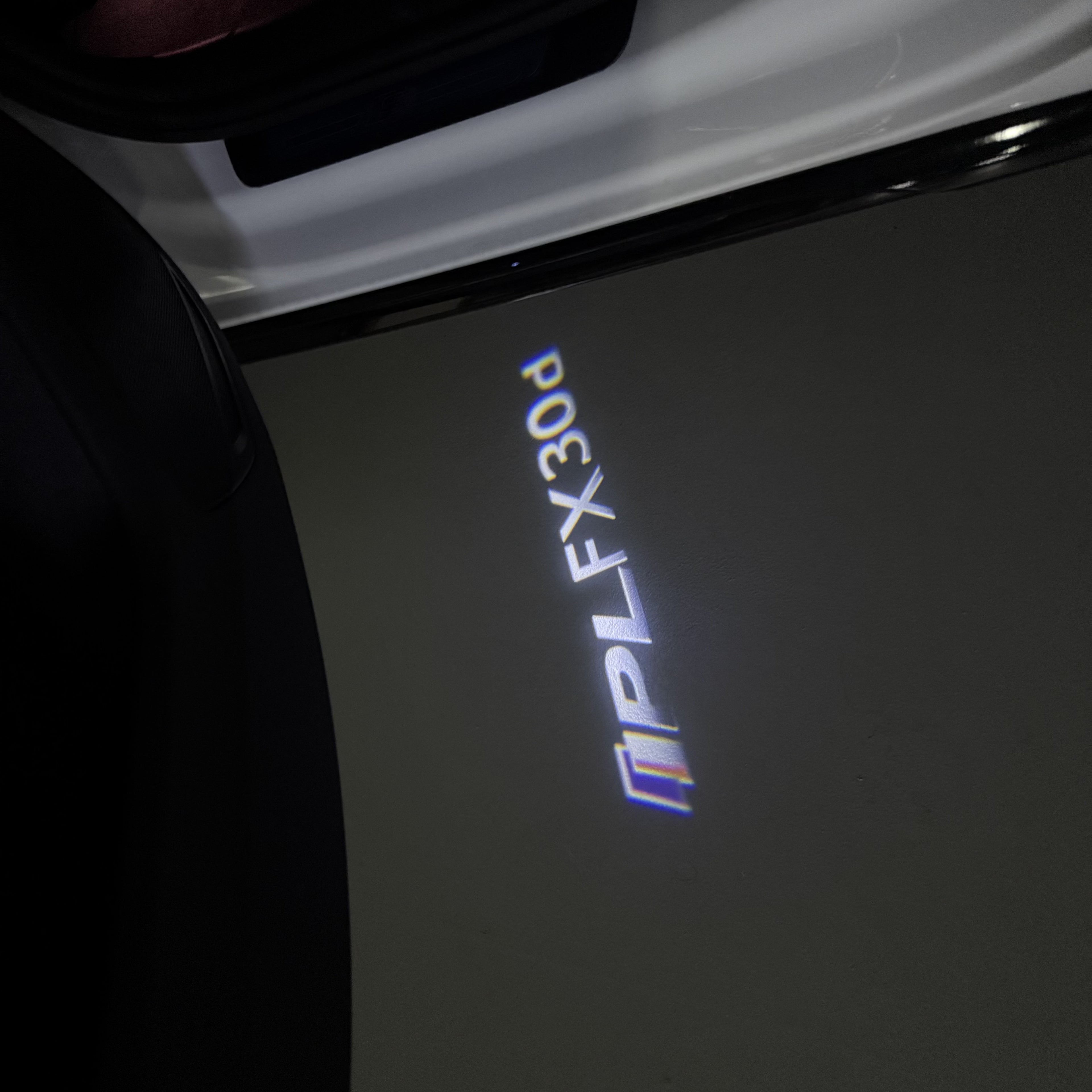 LUCI PROIETTORI LOGO INFINITI QX56 Nr.74 (quantità 1 = 1 set / 2 luci porta)