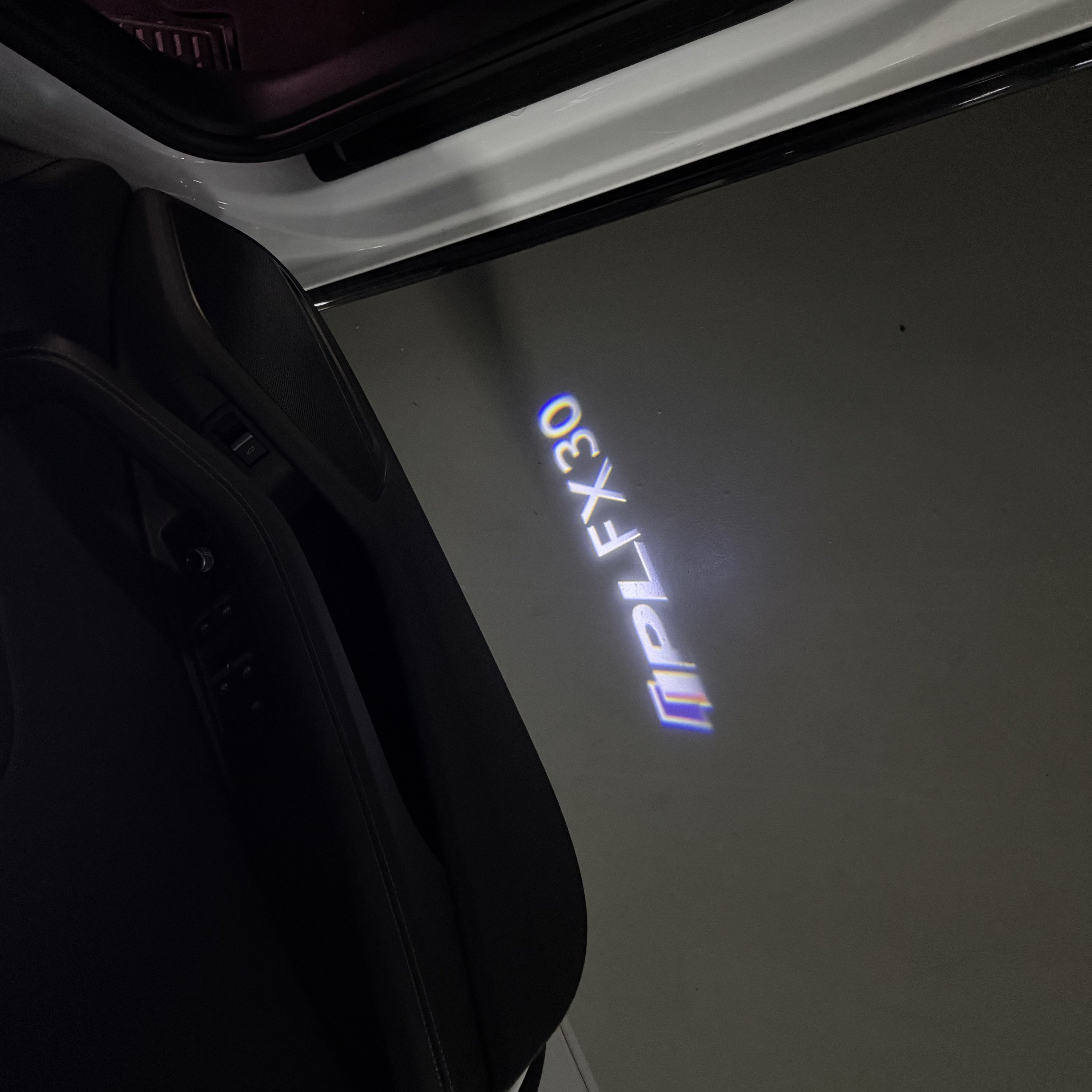 INFINTI QX56 LOGO PROJECROTR LIGHTS Nr.74 (Menge 1 = 1 Sets/2 Türleuchten)