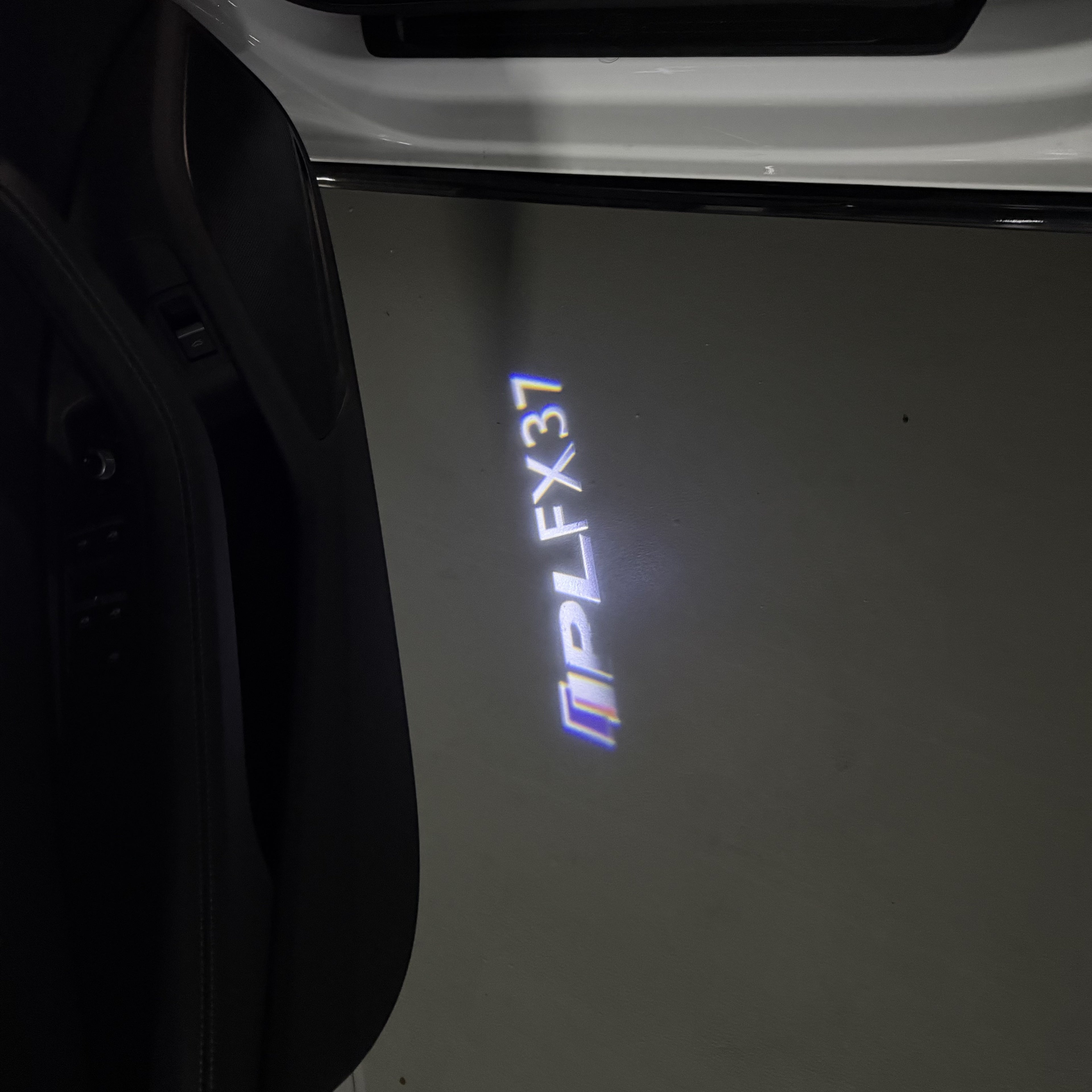 INFINTI QX56 LOGO PROJECROTR LIGHTS Nr.74 (Menge 1 = 1 Sets/2 Türleuchten)