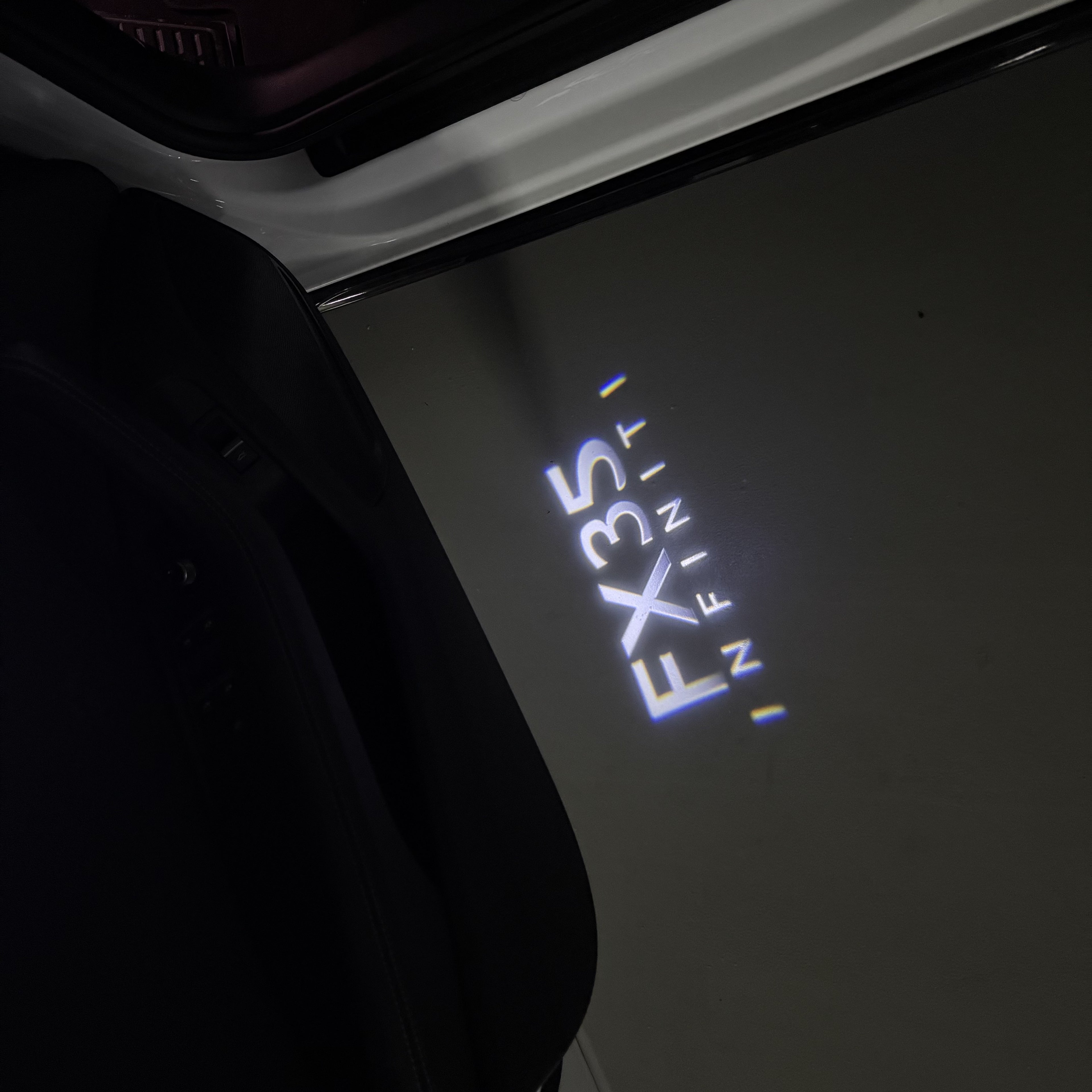 INFINITI  FX35 LOGO PROJECROTR LIGHTS  (quantity 1 = 1 sets/2 door lights)Nr.74A67