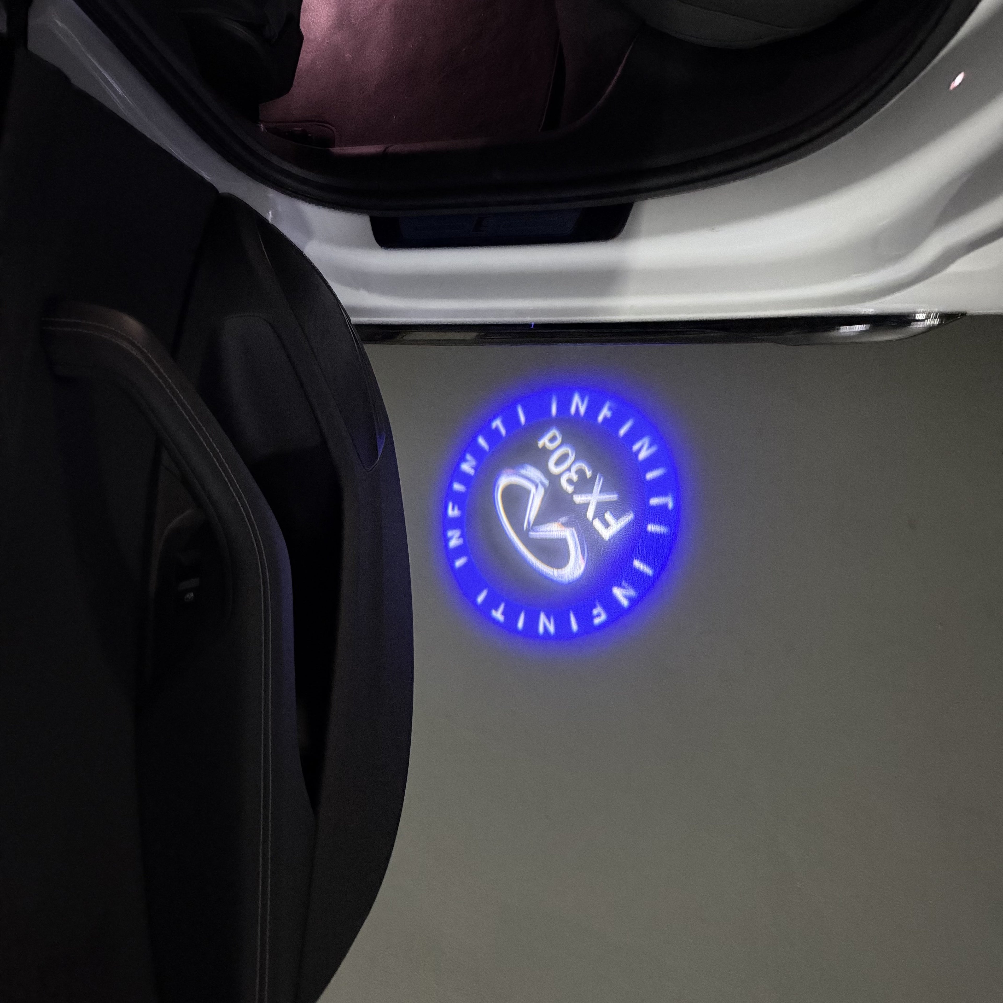 LUCI PROIETTORI LOGO INFINITI QX56 Nr.74 (quantità 1 = 1 set / 2 luci porta)