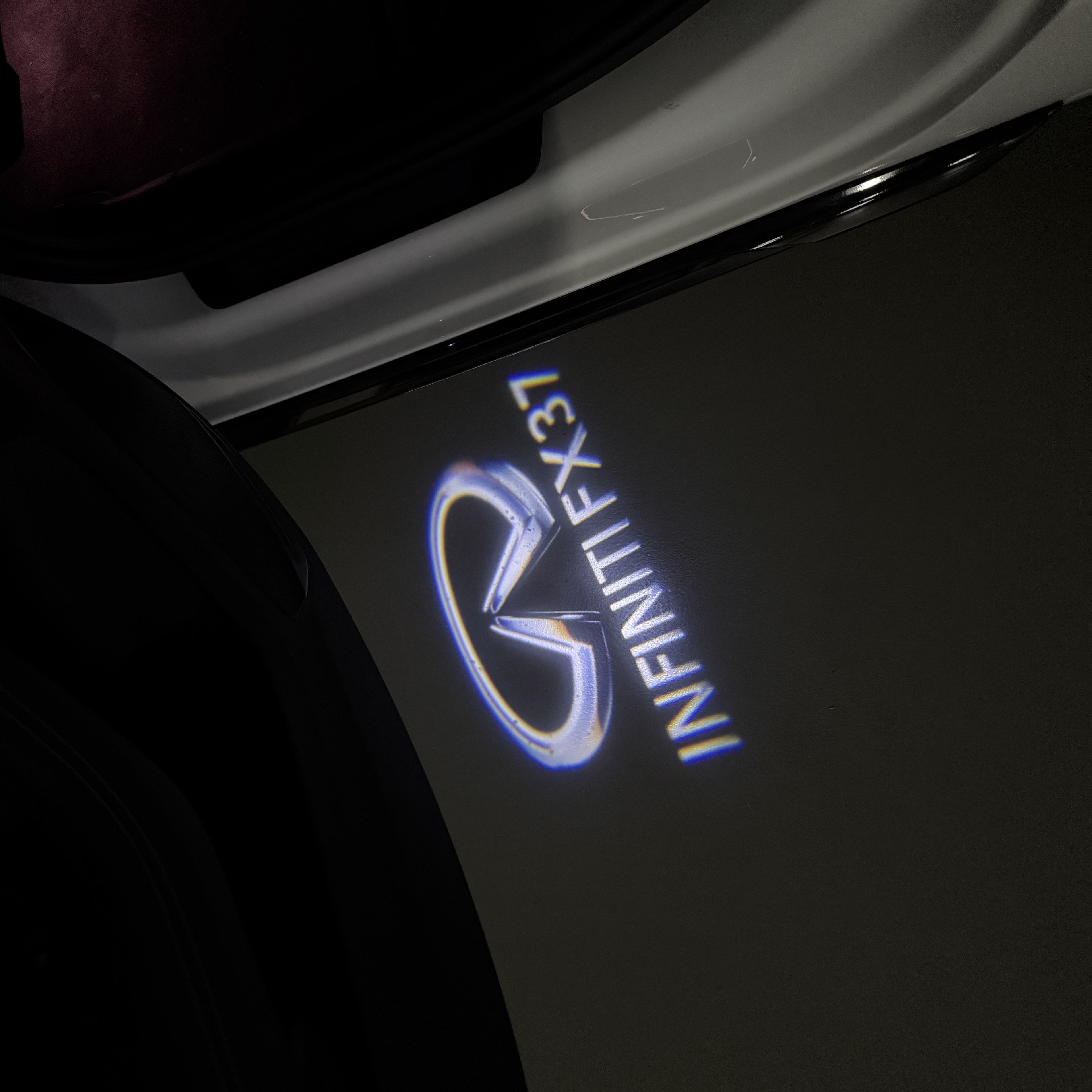 LUCI PROIETTORI LOGO INFINITI QX56 Nr.74 (quantità 1 = 1 set / 2 luci porta)