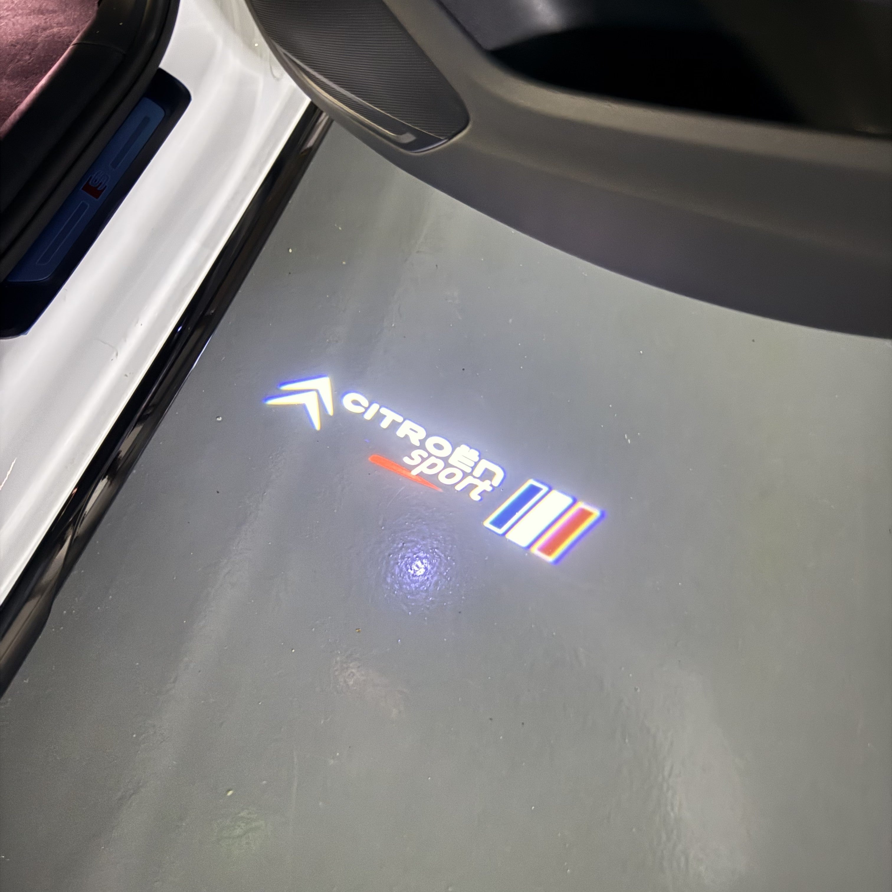 CITROËN SPORT LOGO PROJECTOT LIGHTS (quantity 1 = 1 sets/2 door lights) Nr.6024q0t0134