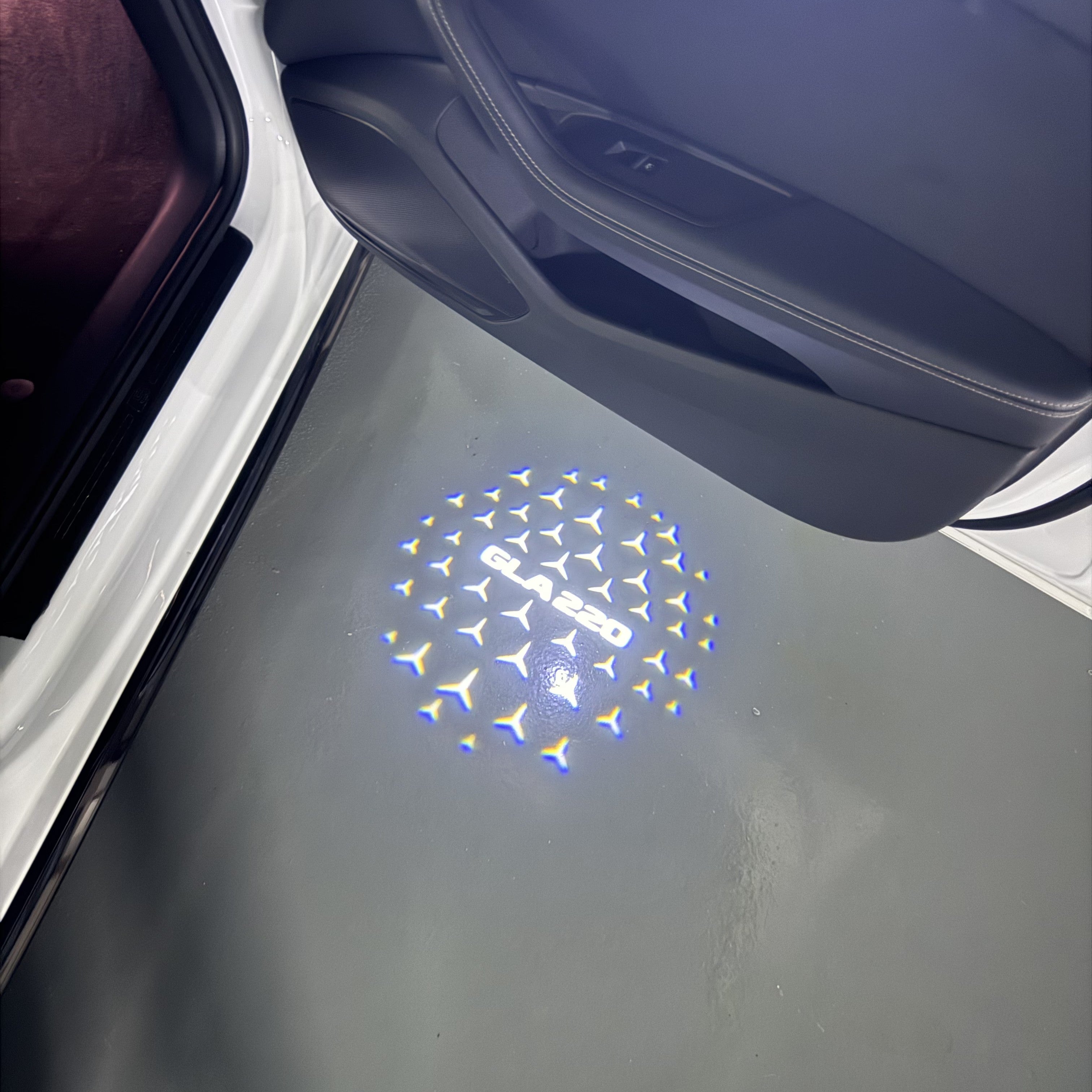 أضواء بروجكتور شعار MERCEDES BENZ رقم 03 (الكمية 1 = 1 مجموعة / 2 أضواء باب)