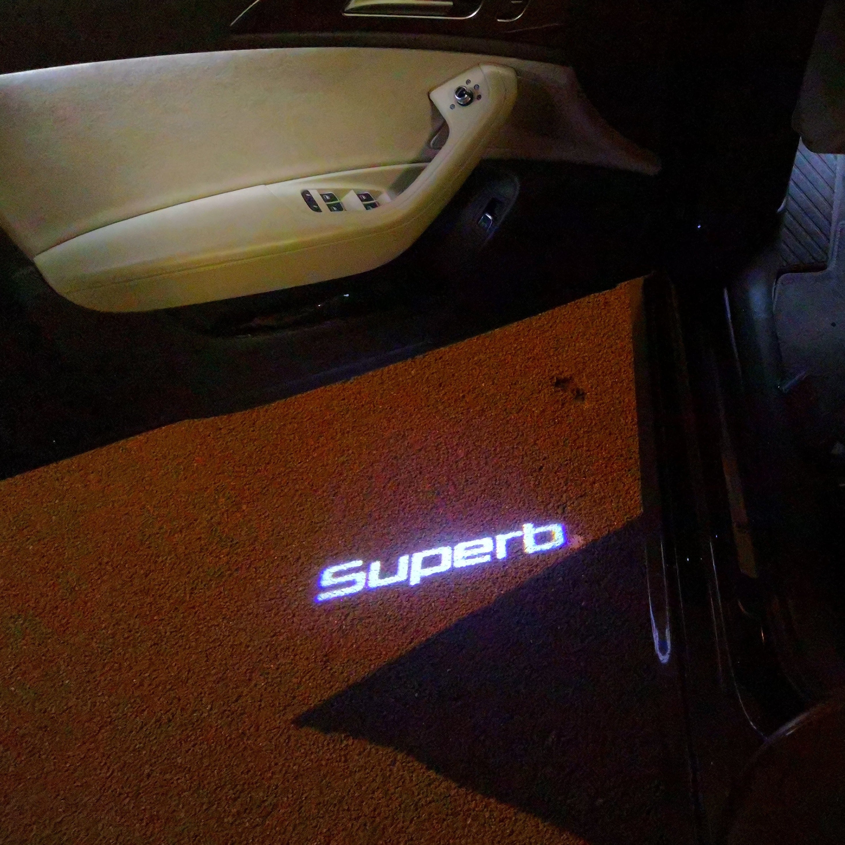 SKODA LOGO PROJECTOT LIGHTS Nr.92 (quantità 1 = 2 Logo Film / 2 luci porta)