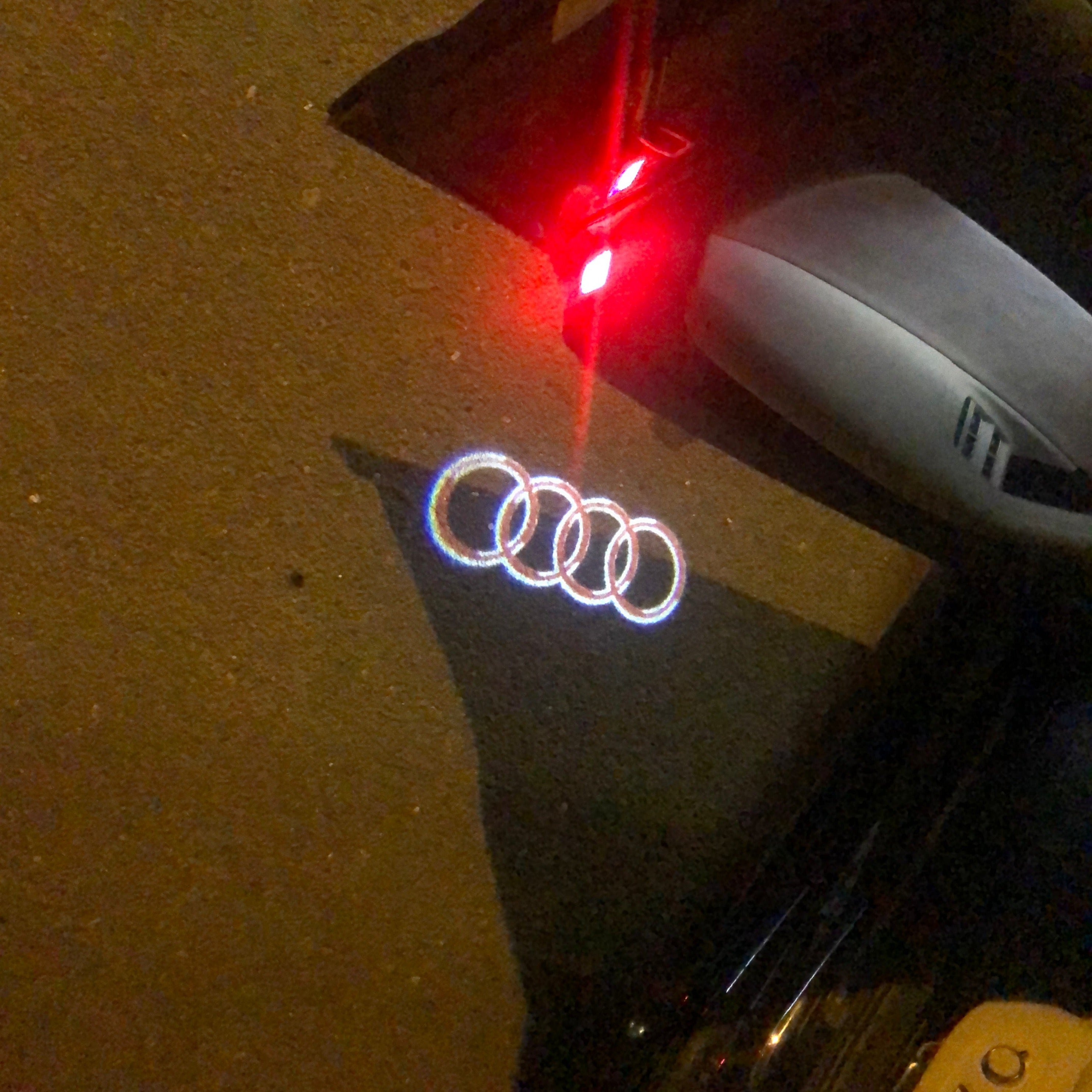 AUDI RING LOGO PROJECTOT LIGHTS Nr.143 (Menge 1 = 2 Logofolien /2 Türleuchten)
