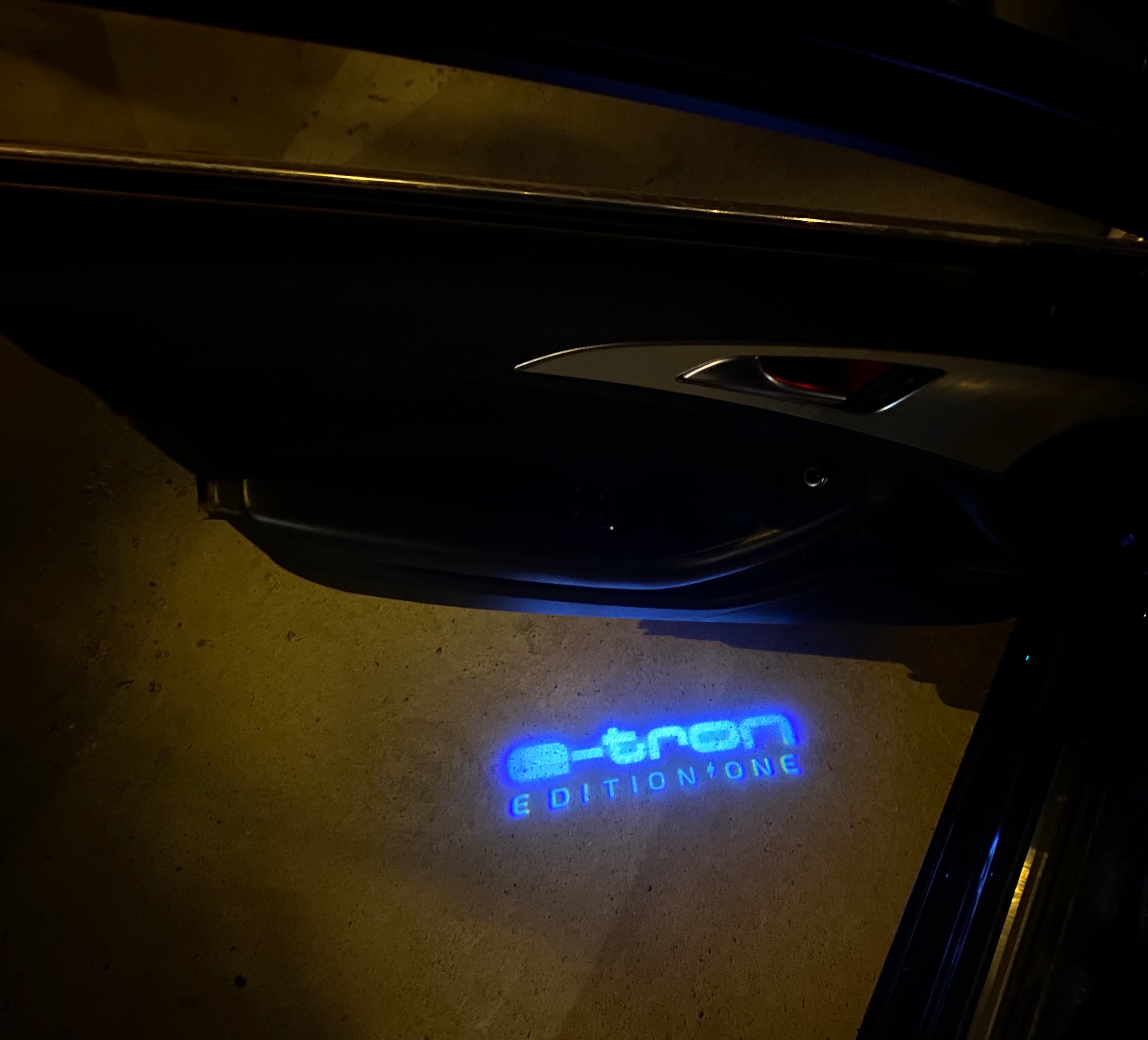 AUDI LOGO PROJECTOT LIGHTS Nr.19 (quantité 1 = 2 Logo Films /2 feux de porte)