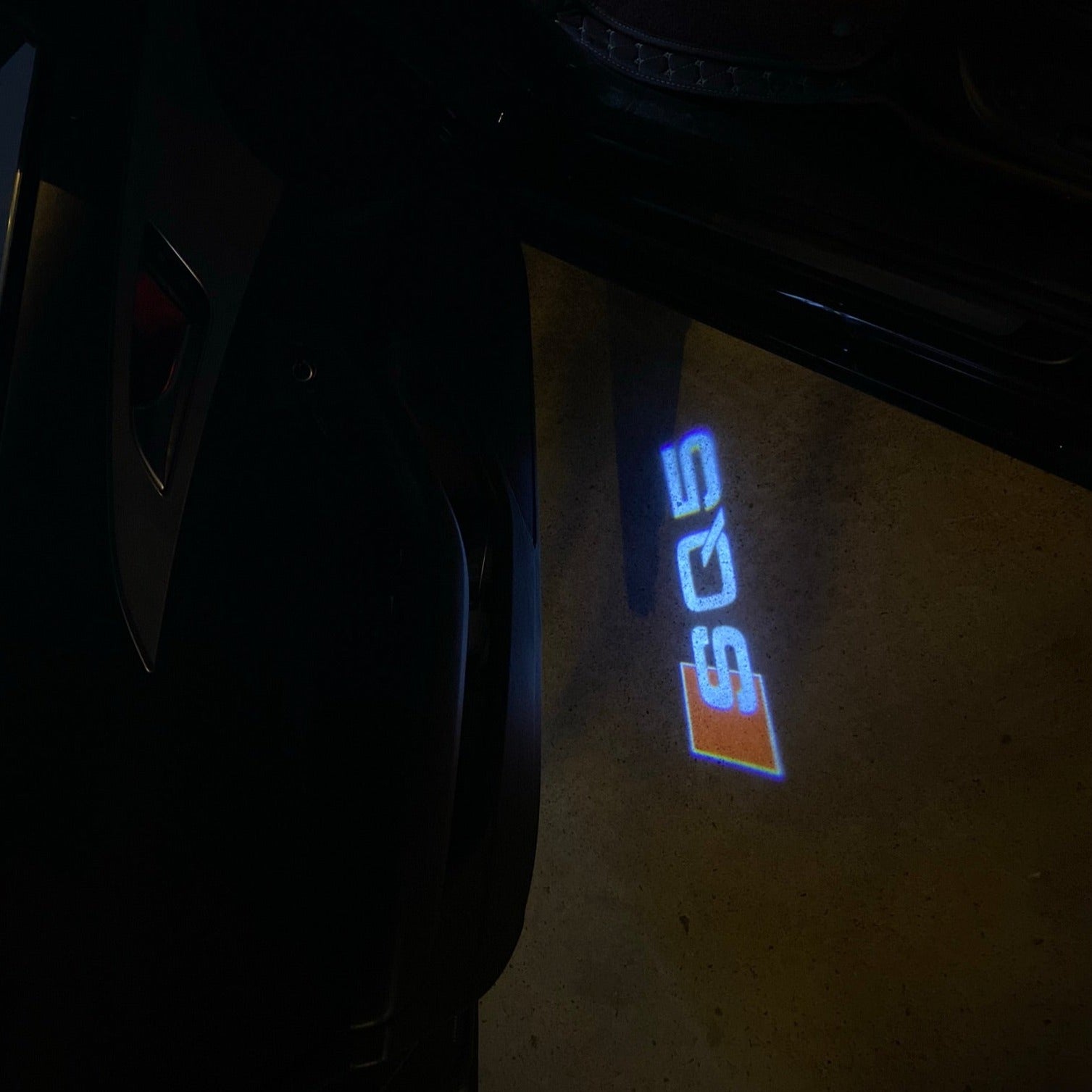 AUDI LOGO PROJECTOT LIGHTS Nr.58 (Menge 1 = 2 Logofolien /2 Türleuchten)