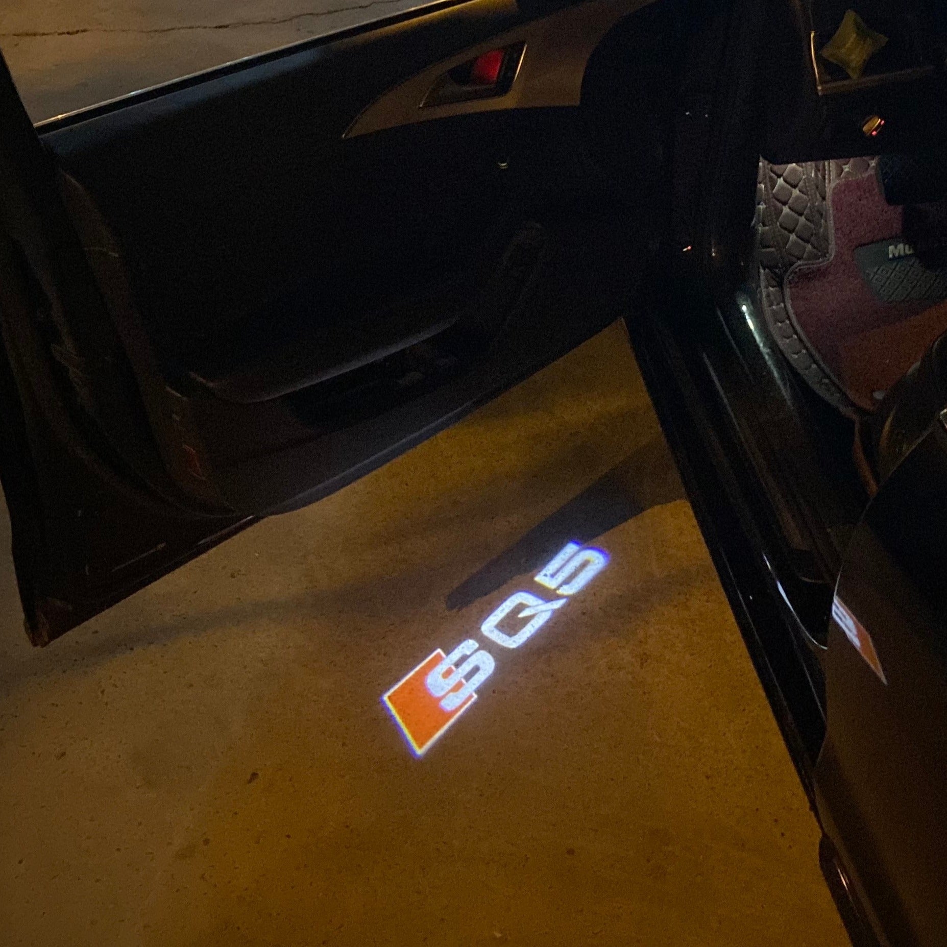 AUDI LOGO PROJECTOT LIGHTS Nr.58 (Menge 1 = 2 Logofolien /2 Türleuchten)