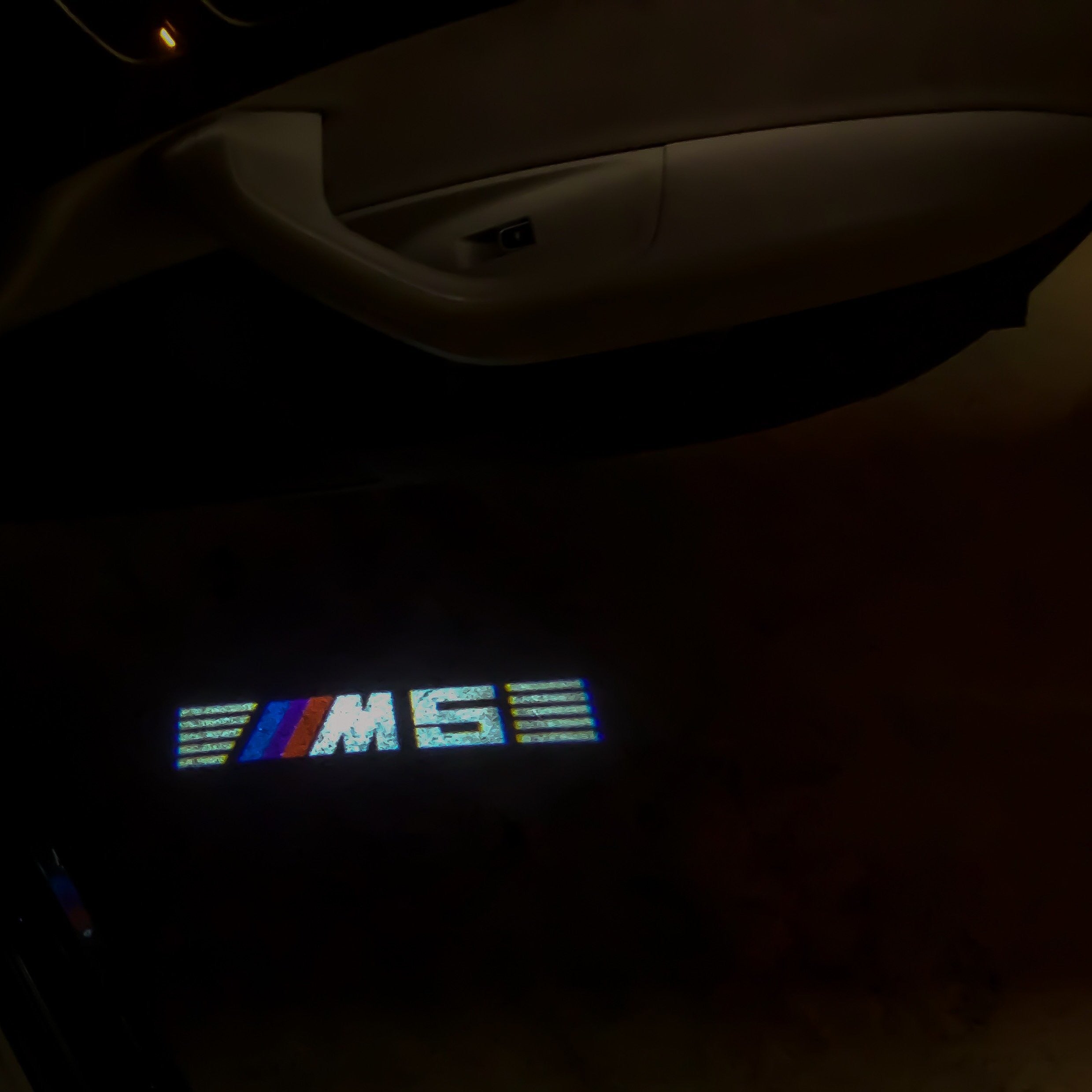 BMW M5 LOGO PROJECTOT LIGHTS Nr.23 (quantité 1 = 1 ensemble/2 feux de porte)
