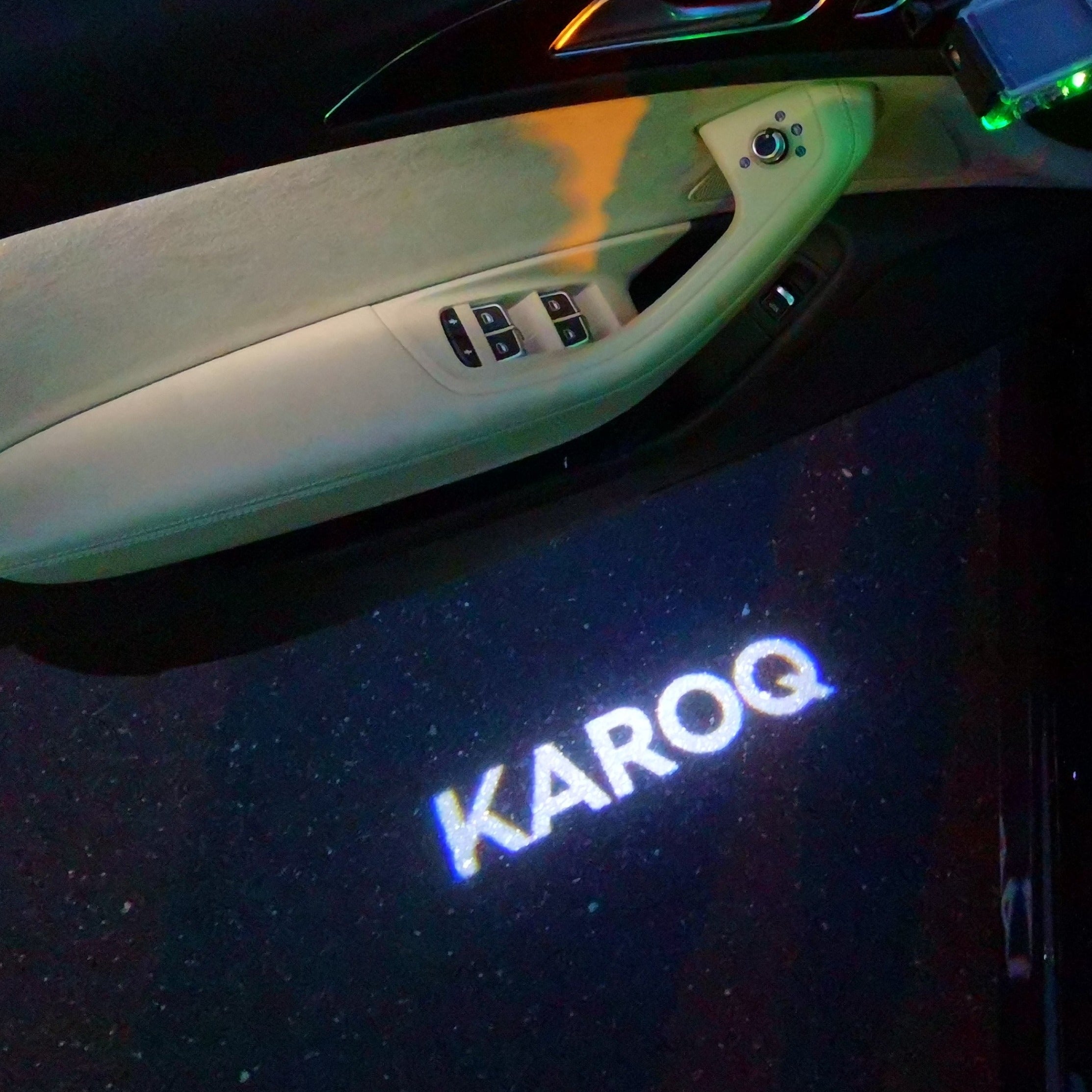 SKODA KAROQ LOGO LUCI Nr.84(quantità 1 = 2 Logo Film / 2 luci porta)