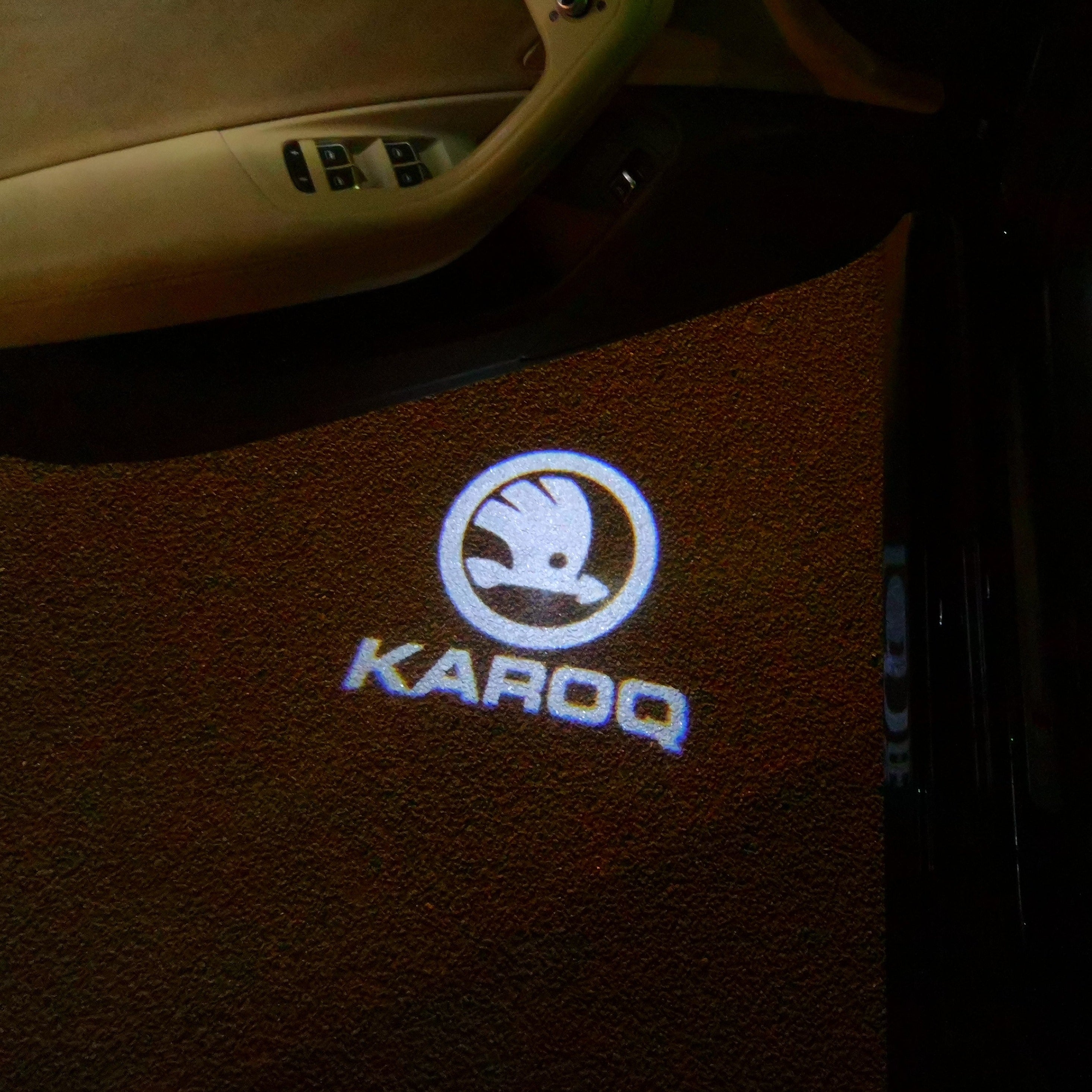 SKODA KAROQ LOGO LIGHTS Nr.50 (Menge 1 = 2 Logo Film / 2 Türlichter)