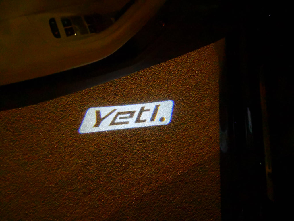 SKODA YETI LOGO LIGHTS Nr.113 (cantidad 1 = 2 logo película / 2 luces de puerta)