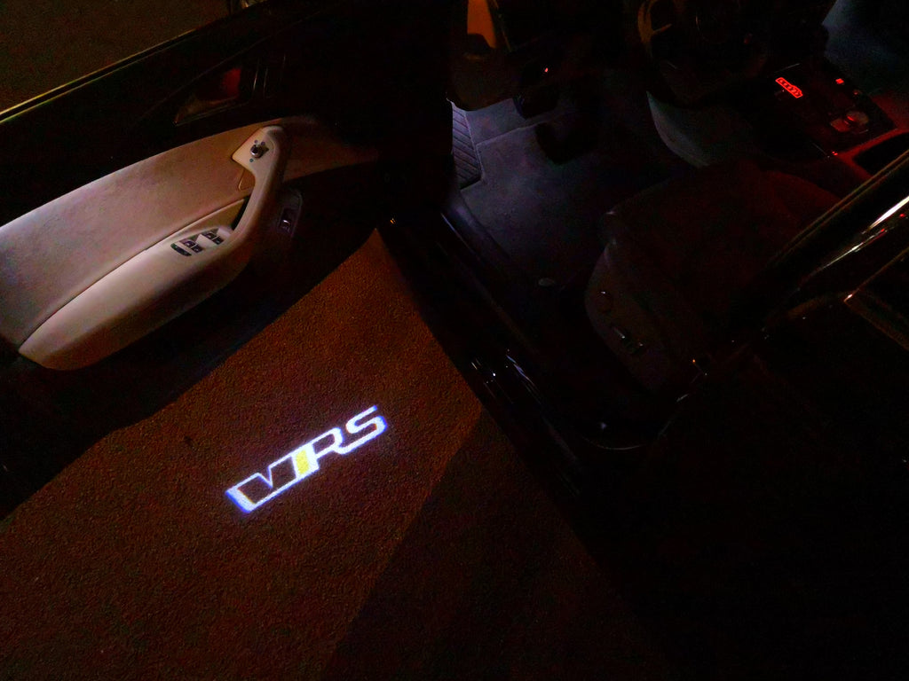 SKODA VRS LOGO PROJECTOT LIGHTS Nr.28(quantità 1 = 2 Logo Film / 2 luci porta)