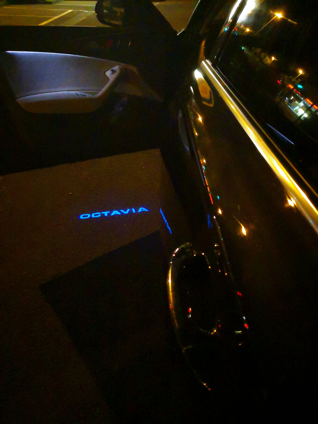 SKODA LOGO PROJECTOT LIGHTS Nr.104 (الكمية 1 = 2 شعار فيلم / 2 مصباح باب)