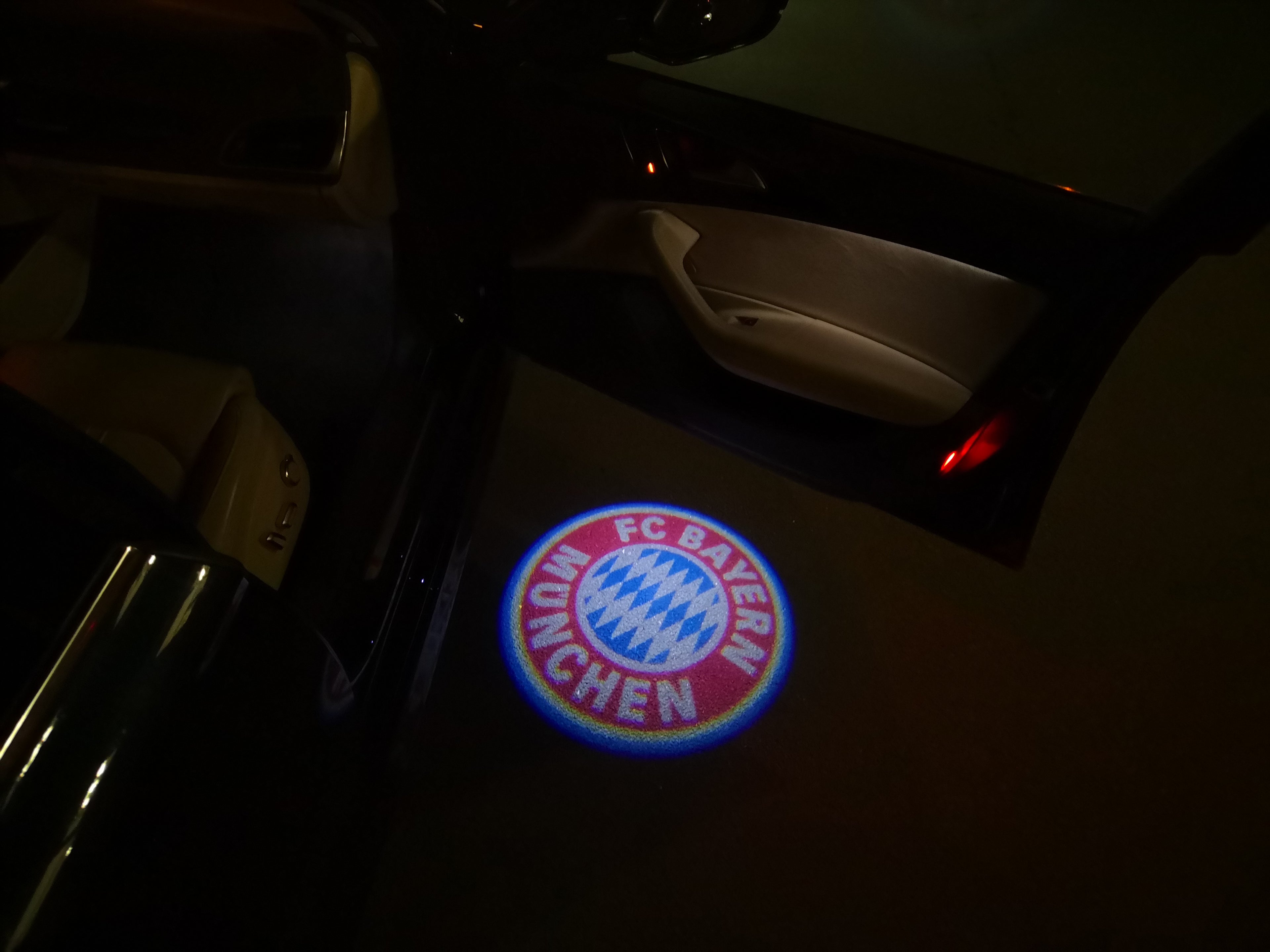 Logotipo del BAYERN Nr.239 (cantidad 1 = 2 películas con logotipo /2 luces de puerta)