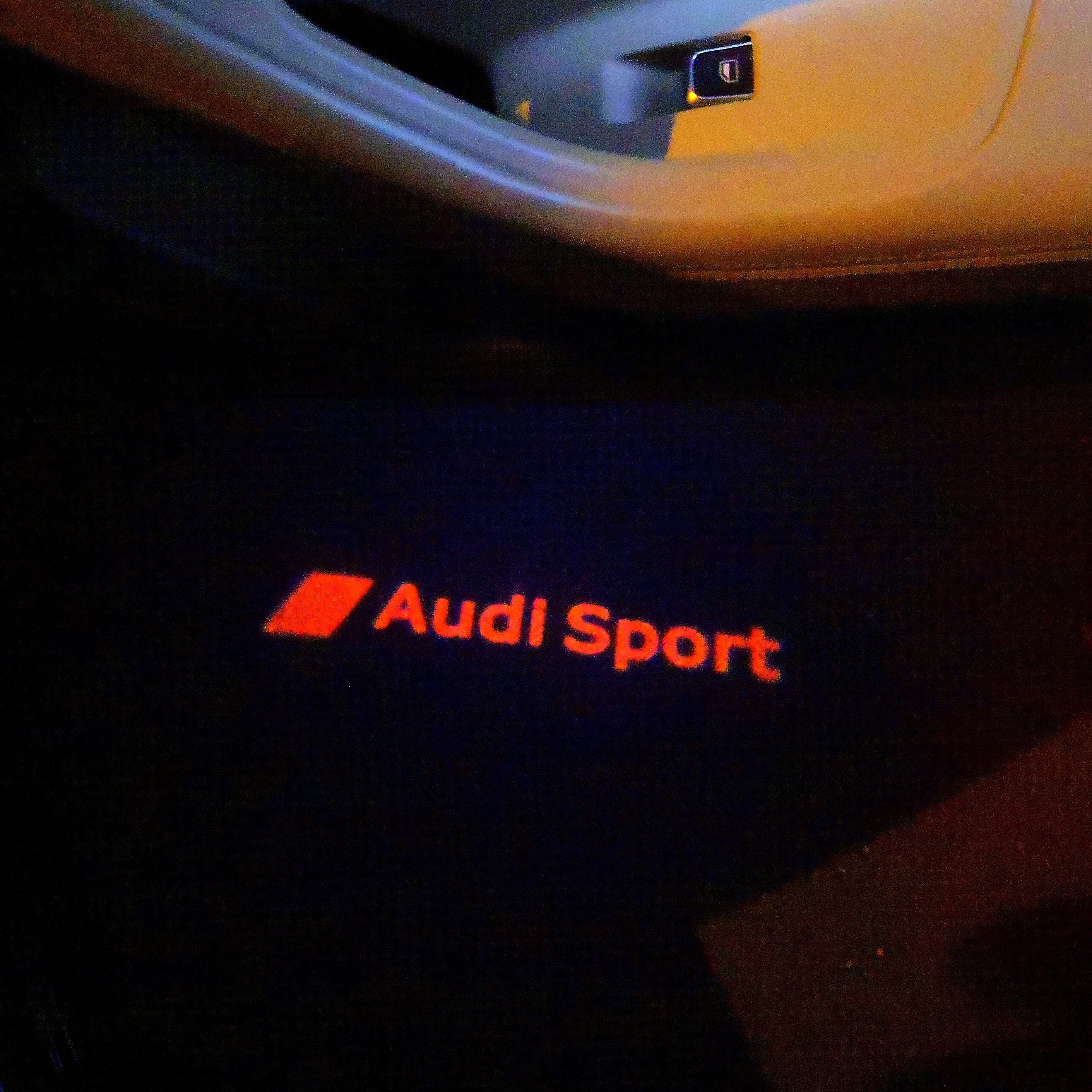 AUDI LOGO PROJECTOT LIGHTS Nr.111 (الكمية 1 = 2 Logo Films /2 أضواء الباب)