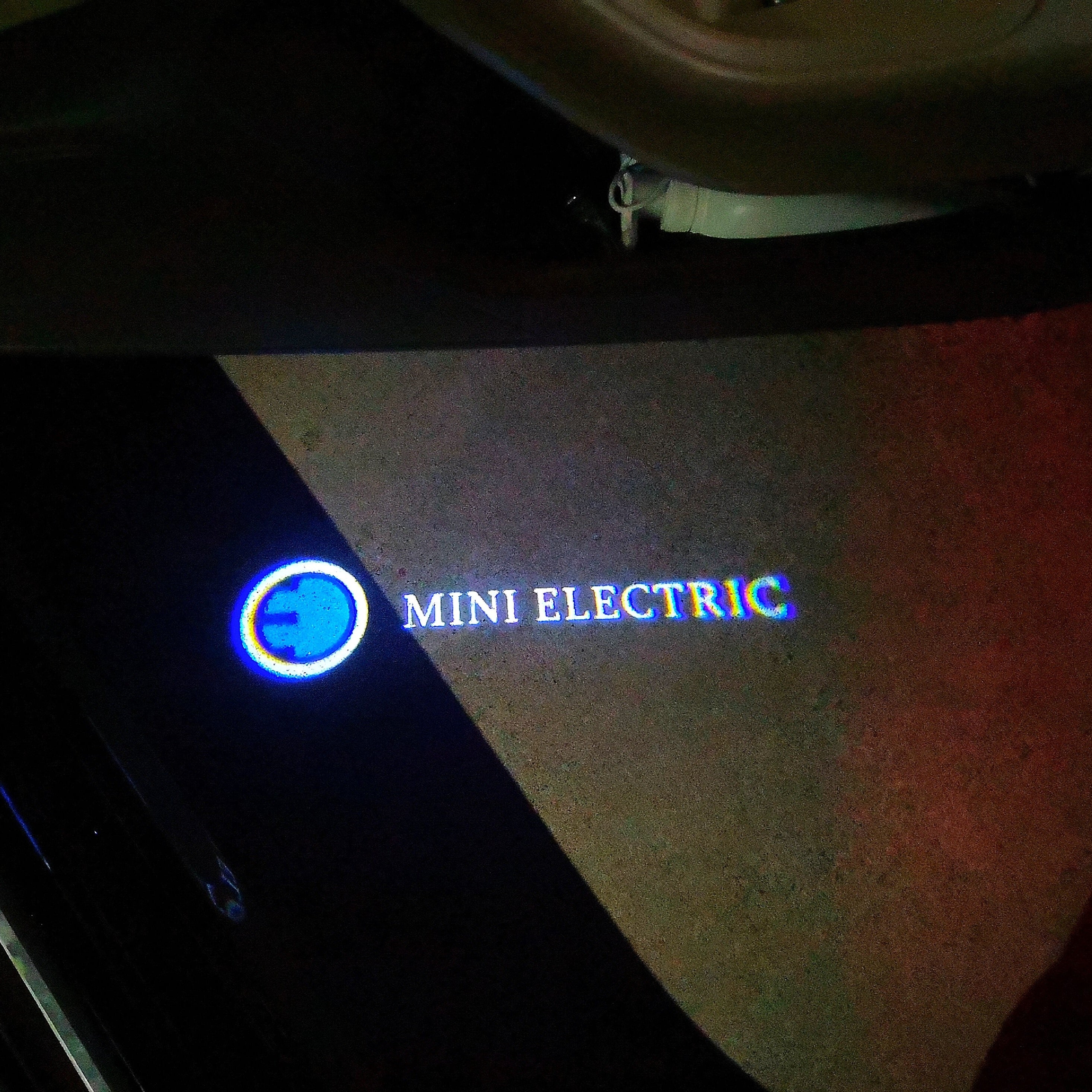 MINI LUCES ELÉCTRICAS DE PROYECTOR DE LOGOTIPO N ° 62 (cantidad 1 = 2 Película de Logo / 2 luces de puerta)