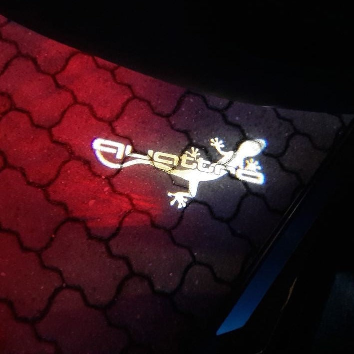 AUDI QUATTRO GECKO LOGO PROJECTOT LIGHTS Nr.64 (Menge 1 = 2 Logofolien /2 Türleuchten)