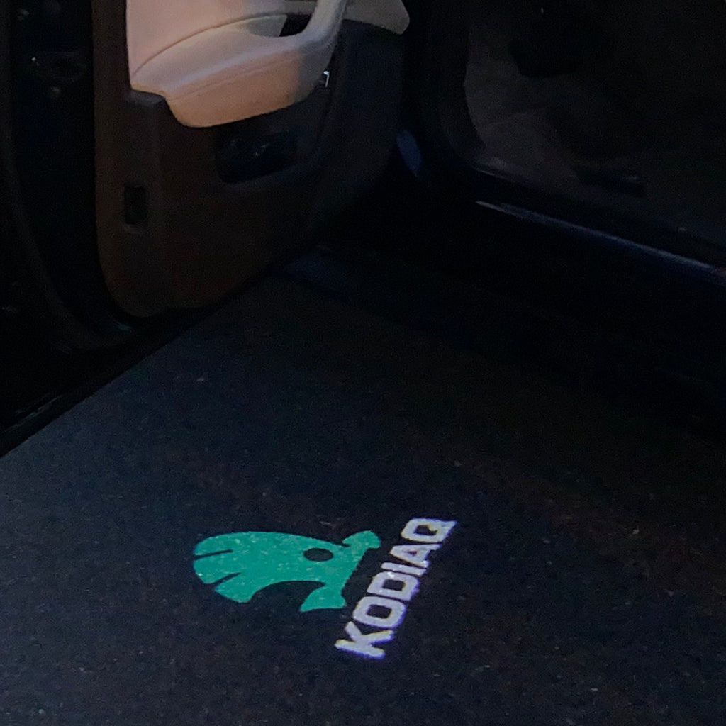 SKODA KODIAQ LOGO PROJECTOT LIGHTS Nr.76 (quantità 1 = 2 Logo Film / 2 luci porta)