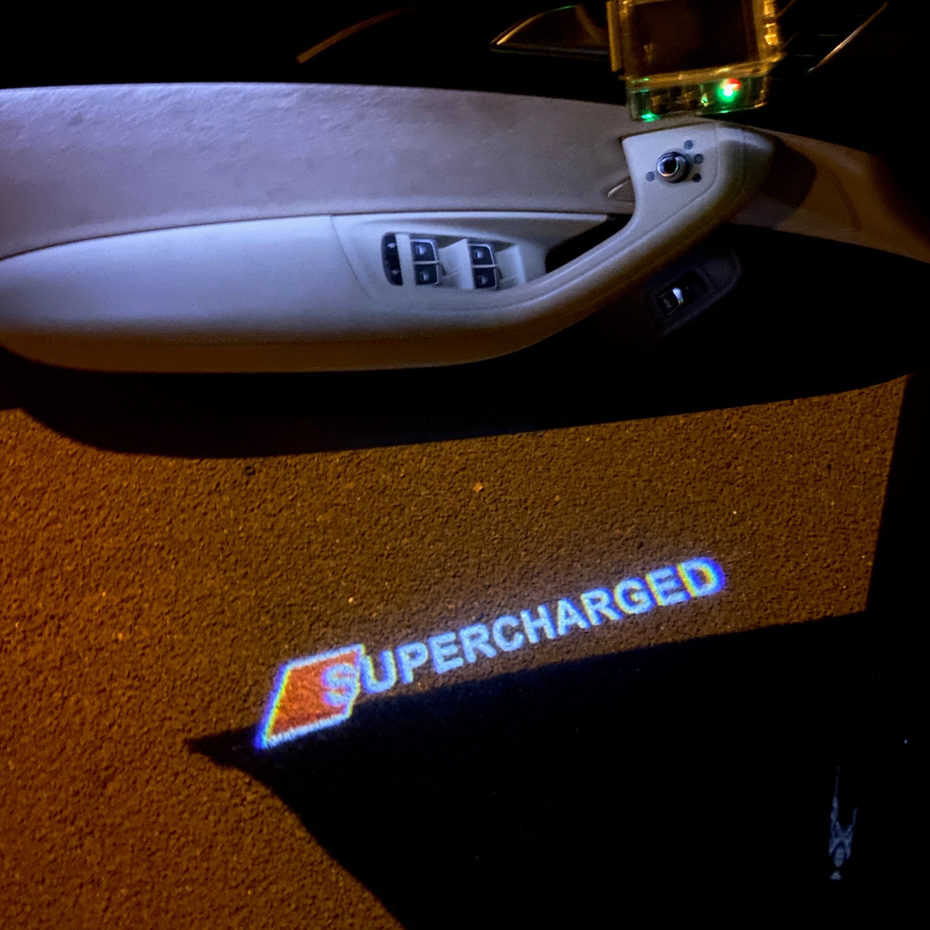 AUDI LOGO PROJECTOT LIGHTS Nr.72 (Menge 1 = 2 Logofolien /2 Türleuchten)