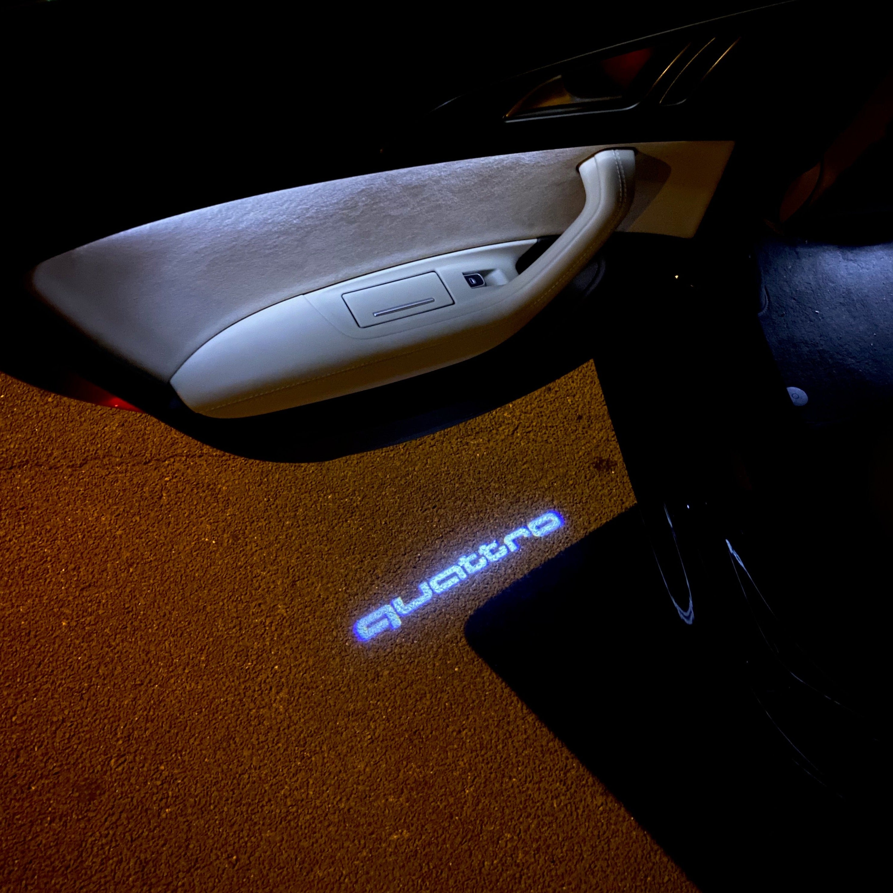 AUDI LOGO PROJECTOT LIGHTS Nr.98 (Menge 1 = 2 Logofolien /2 Türleuchten)