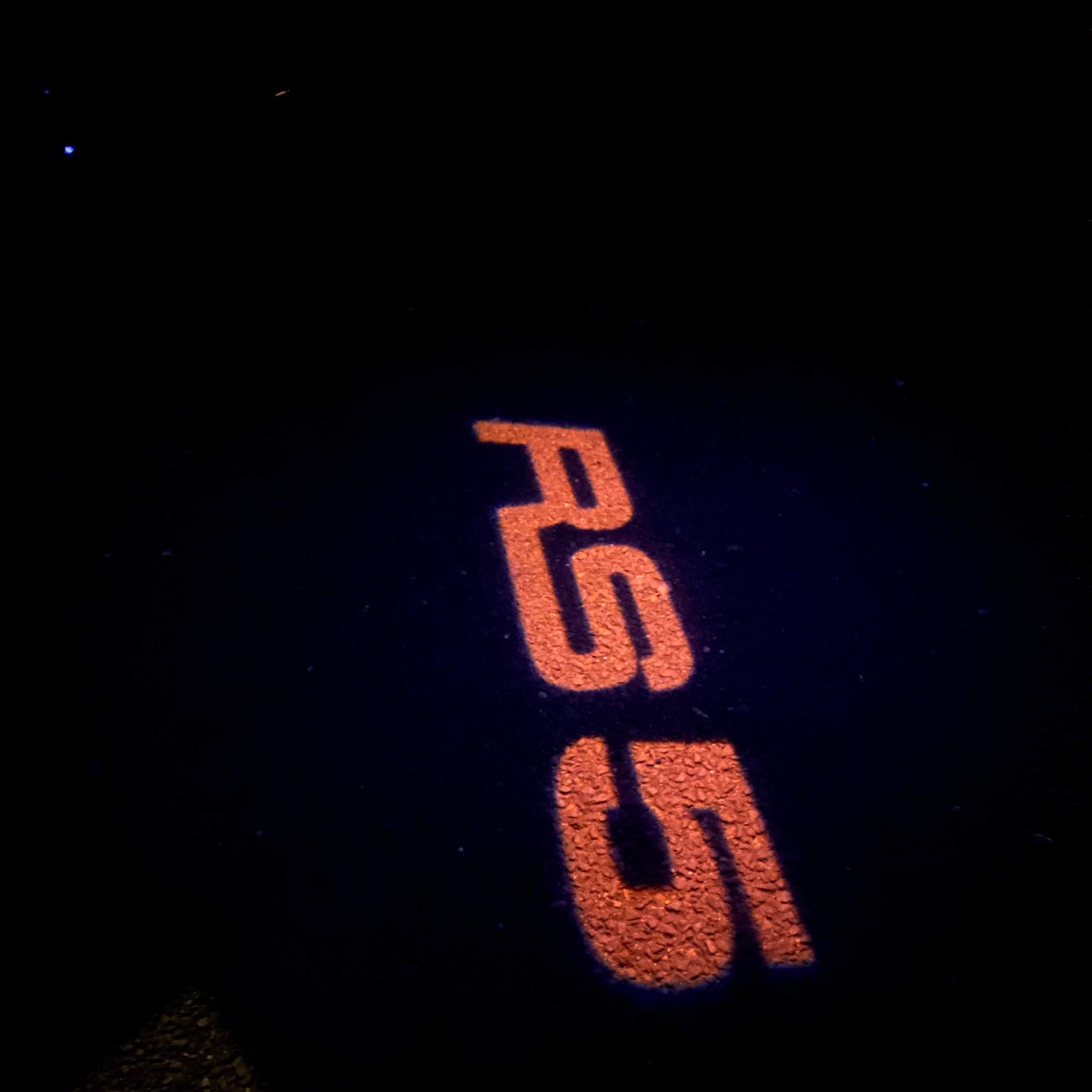 AUDI LOGO PROJECTOT LIGHTS Nr.141 (الكمية 1 = 2 Logo Films /2 أضواء الباب)