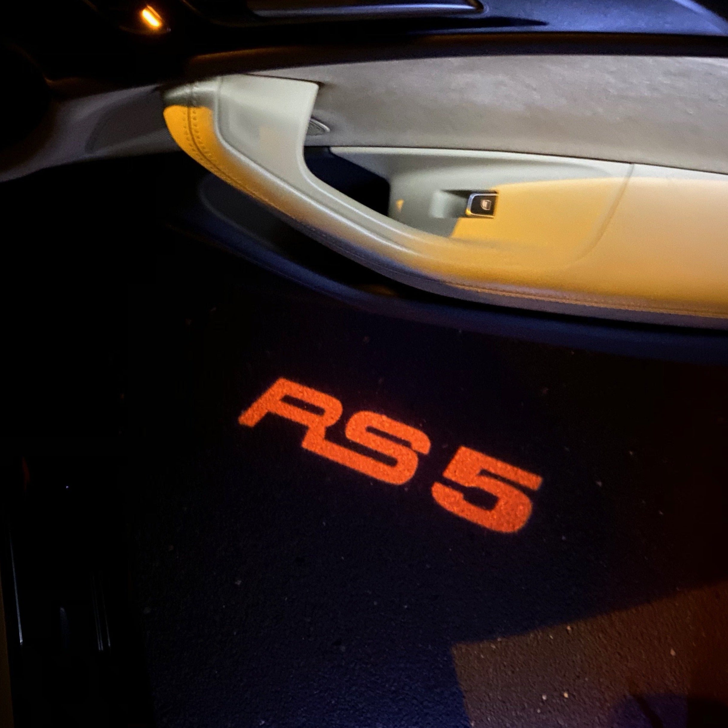 AUDI LOGO PROJECTOT LIGHTS Nr.141 (الكمية 1 = 2 Logo Films /2 أضواء الباب)