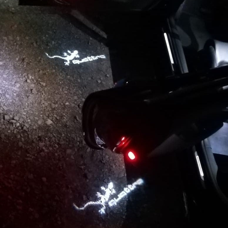 AUDI QUATTRO GECKO LOGO PROJECTOR LIGHTS Nr.62 (الكمية 1 = 2 فيلم شعار / 2 باب)