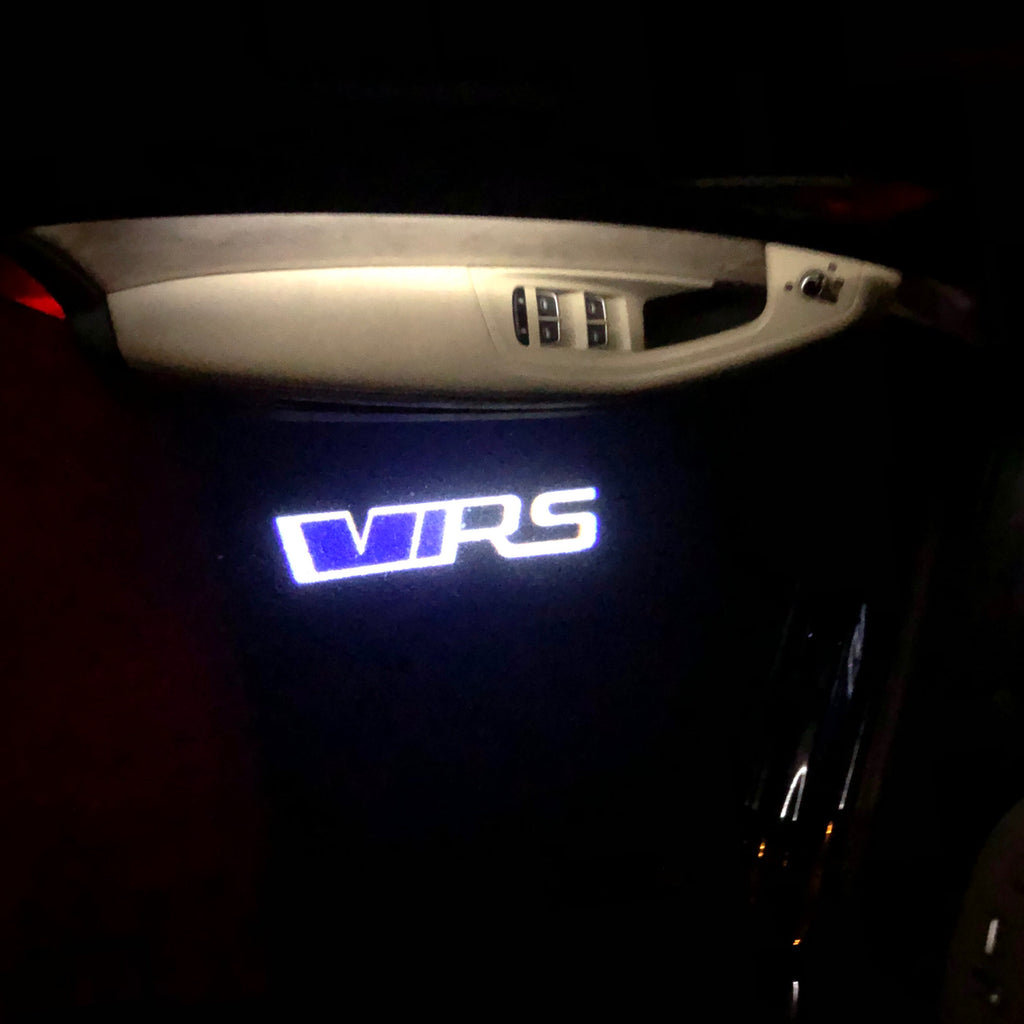 LUCI PROIETTORI LOGO SKODA VRS Nr.31 (quantità 1 = 2 Logo Film / 2 luci porta)