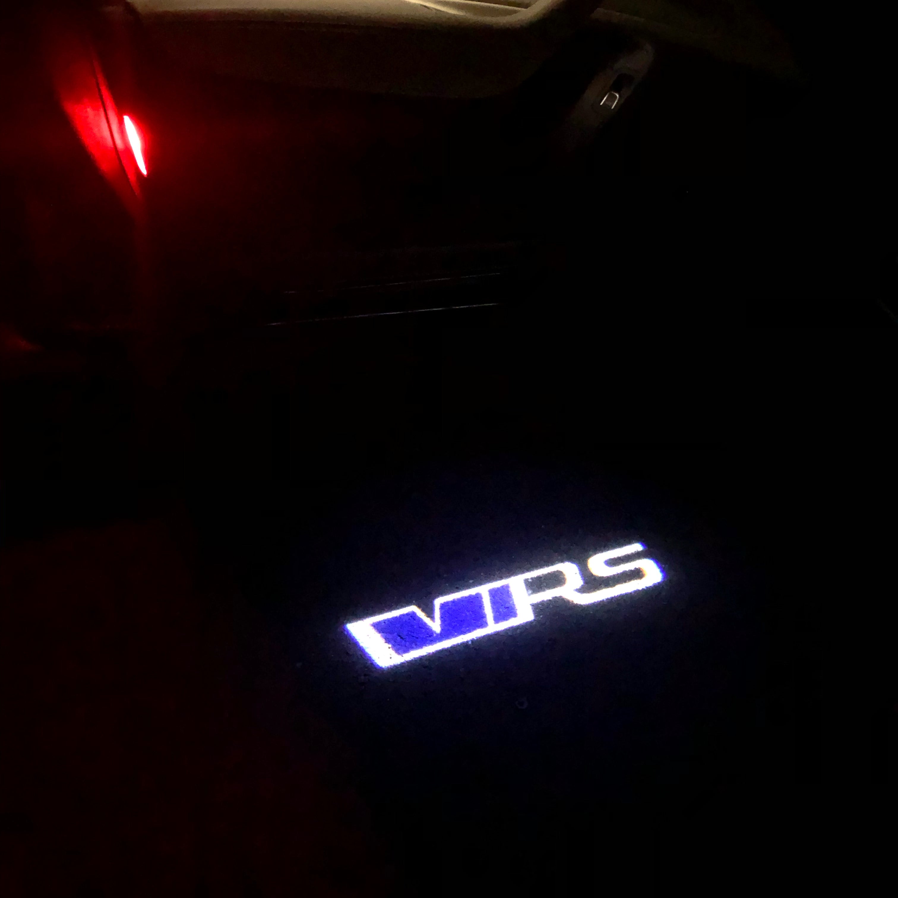 LUCI PROIETTORI LOGO SKODA VRS Nr.31 (quantità 1 = 2 Logo Film / 2 luci porta)