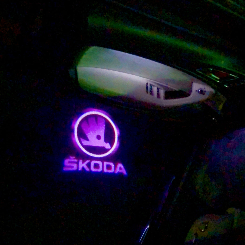 SKODA LOGO العرض ضوء Nr. 04 (كمية 1 = 2 شعار فيلم / 2 أضواء الباب)