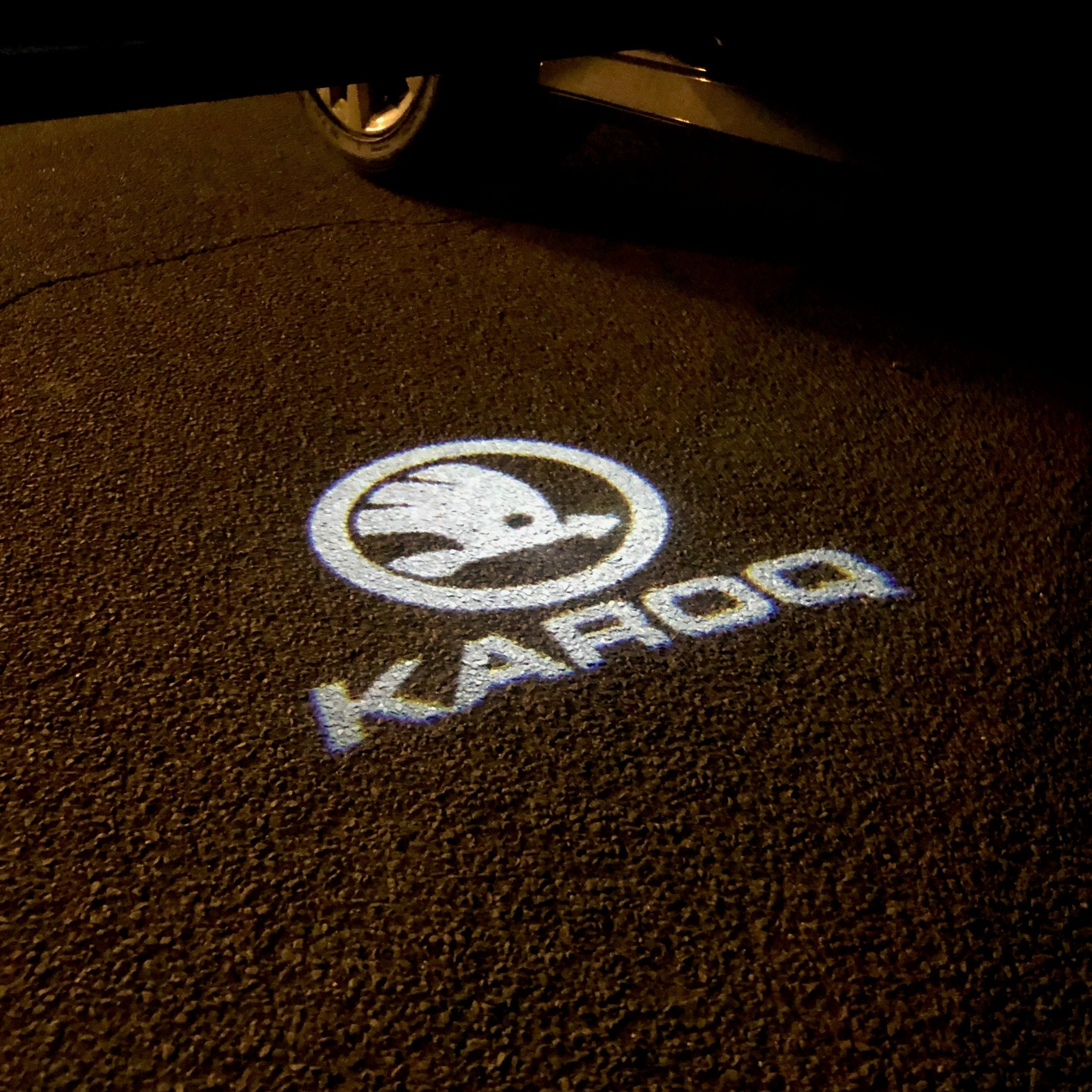 SKODA KAROQ LOGO LIGHTS Nr.50 (Menge 1 = 2 Logo Film / 2 Türlichter)