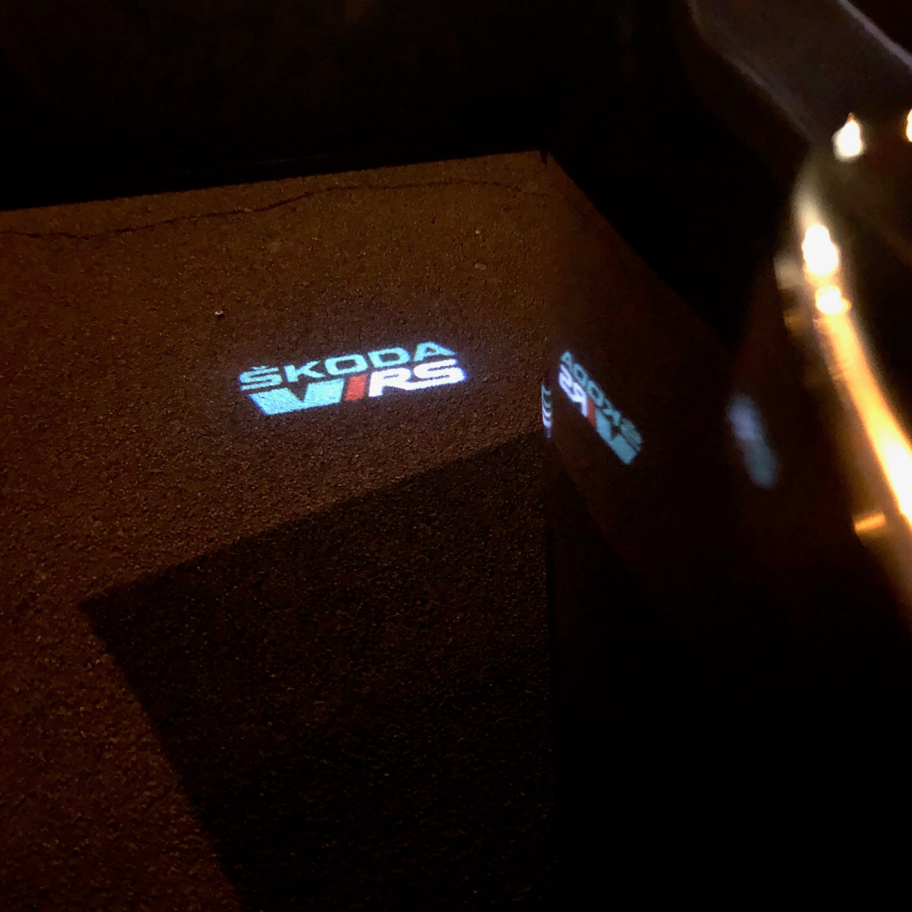 SKODA VRS LOGO PROJECT LIGHT Nr.25 (quantità 1= 2 Logo Film / 2 porte luci)