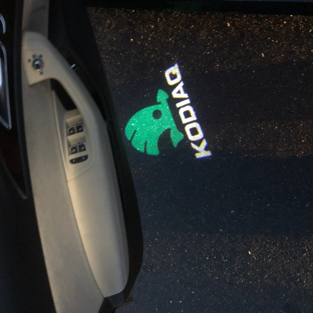 SKODA KODIAQ LOGO PROJECTOT LIGHTS Nr.76 (quantità 1 = 2 Logo Film / 2 luci porta)