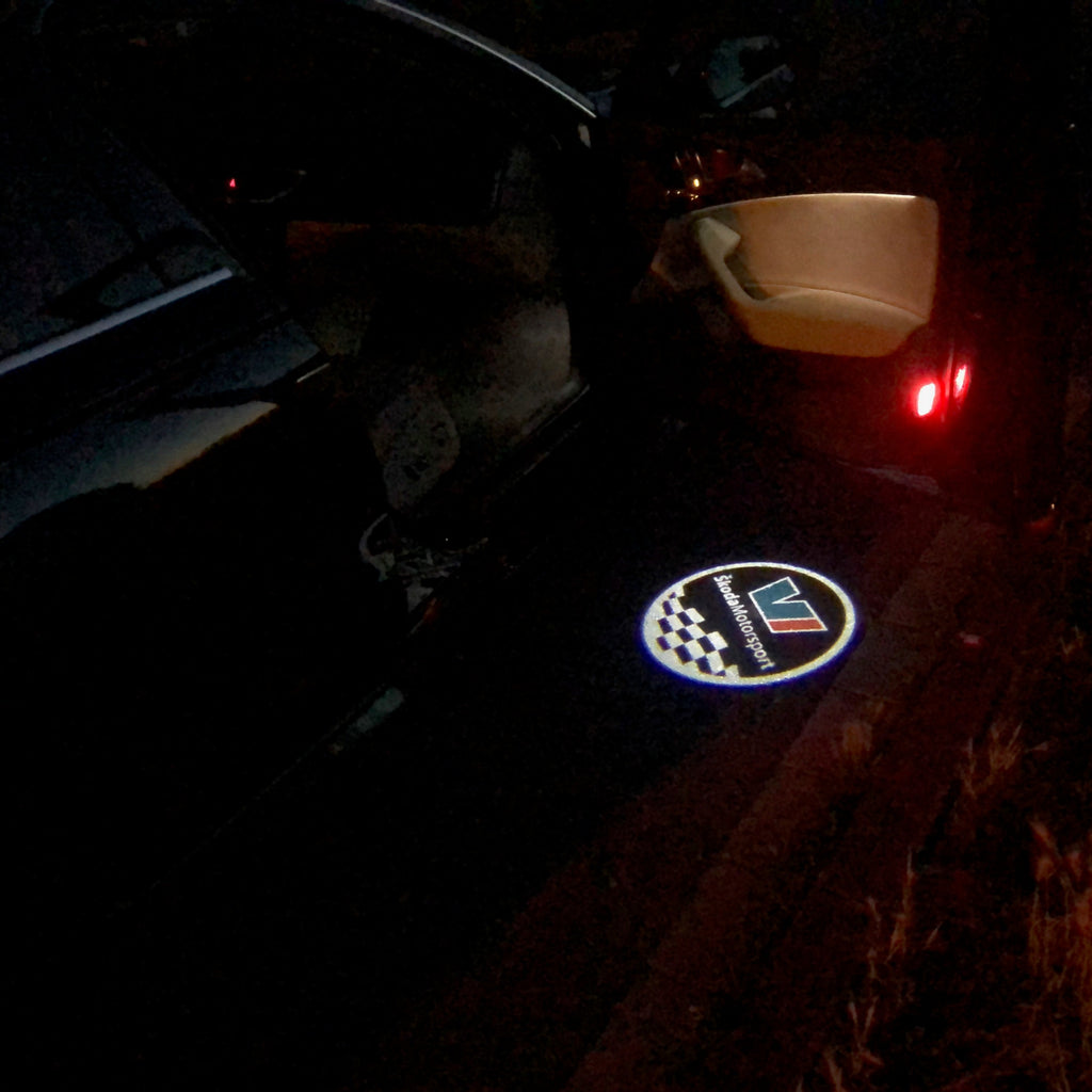 SKODA LOGO PROJECTOT LIGHTS Nr.73 (Menge 1 = 2 Logo Film / 2 Türlichter)