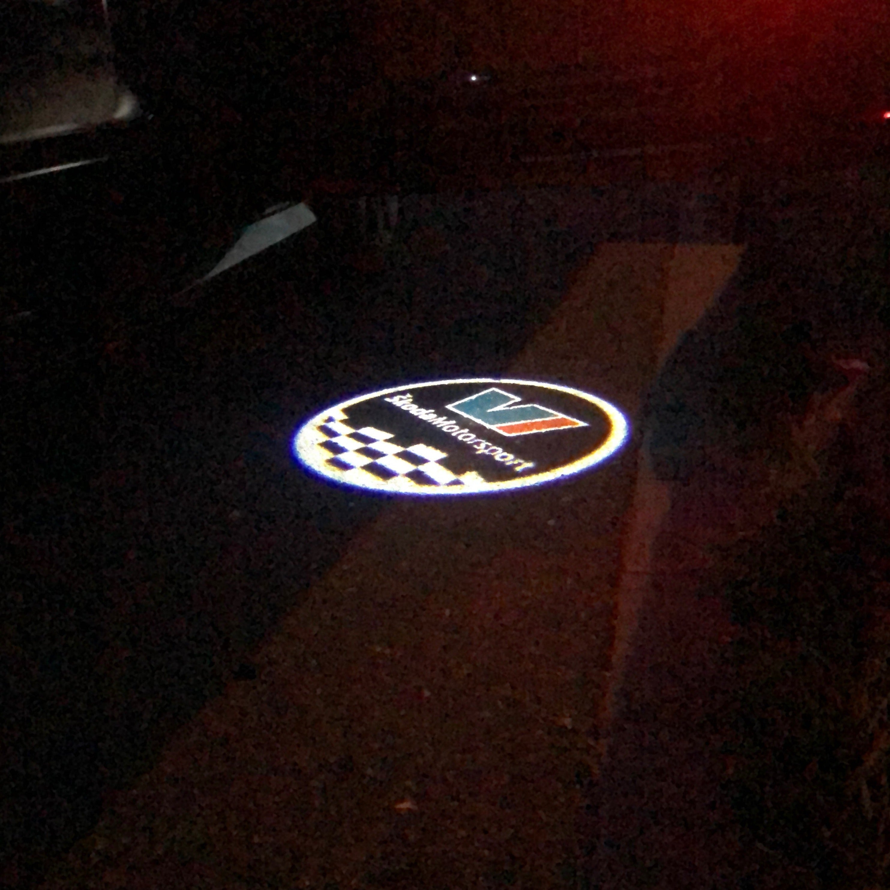 SKODA LOGO PROJECTOT LIGHTS Nr.73 (Menge 1 = 2 Logo Film / 2 Türlichter)