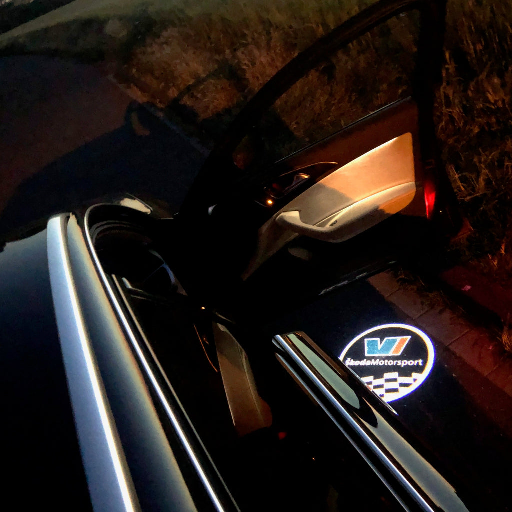 SKODA LOGO PROJECTOT LIGHTS Nr.73 (Menge 1 = 2 Logo Film / 2 Türlichter)