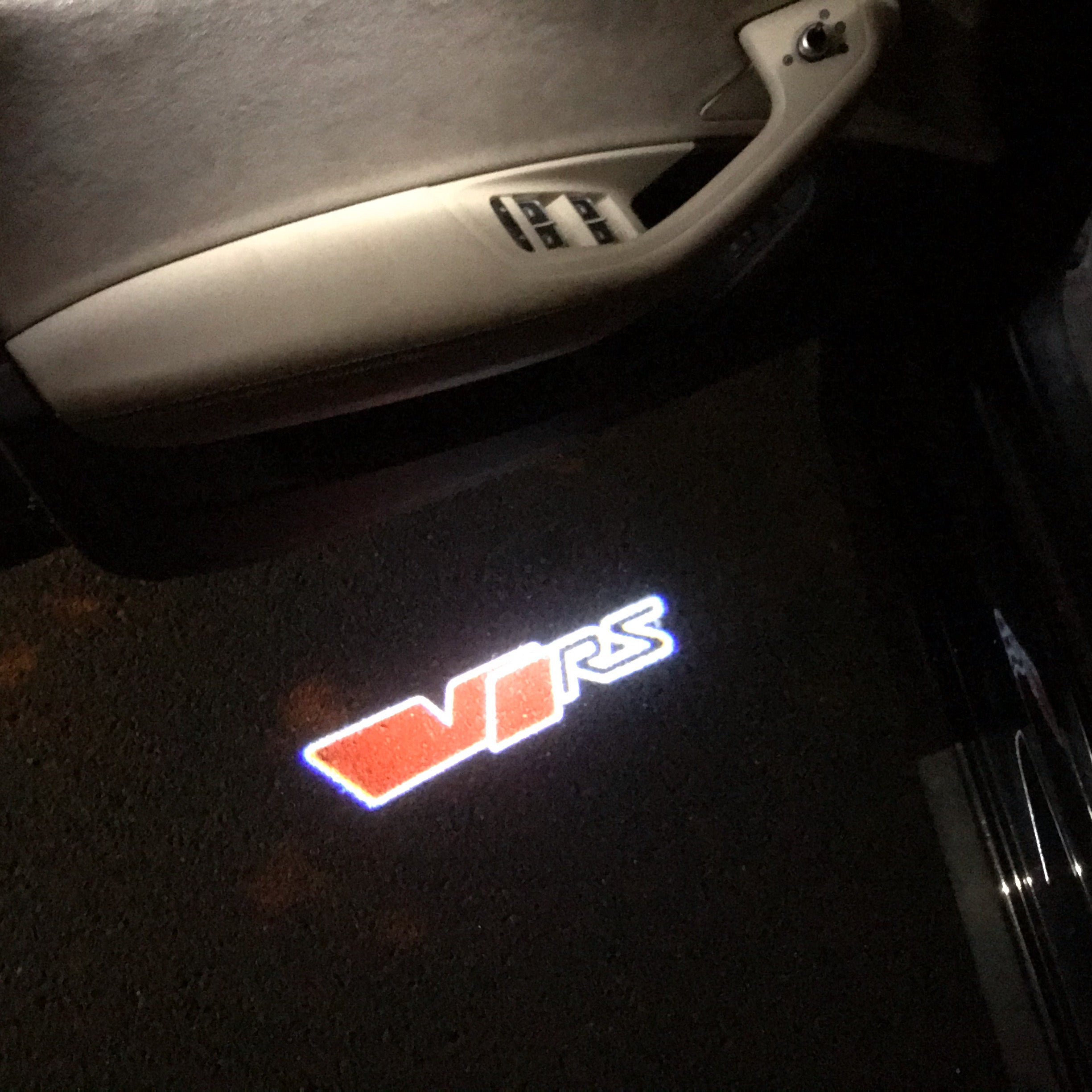 SKODA VRS LOGO PROJECTOT LIGHTS Nr.34 (quantità 1 = 2 Logo Film / 2 porte luci)