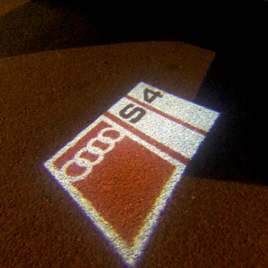 AUDI LOGO PROJECTOT LIGHTS Nr.151 (Menge 1 = 2 Logofolien /2 Türleuchten)